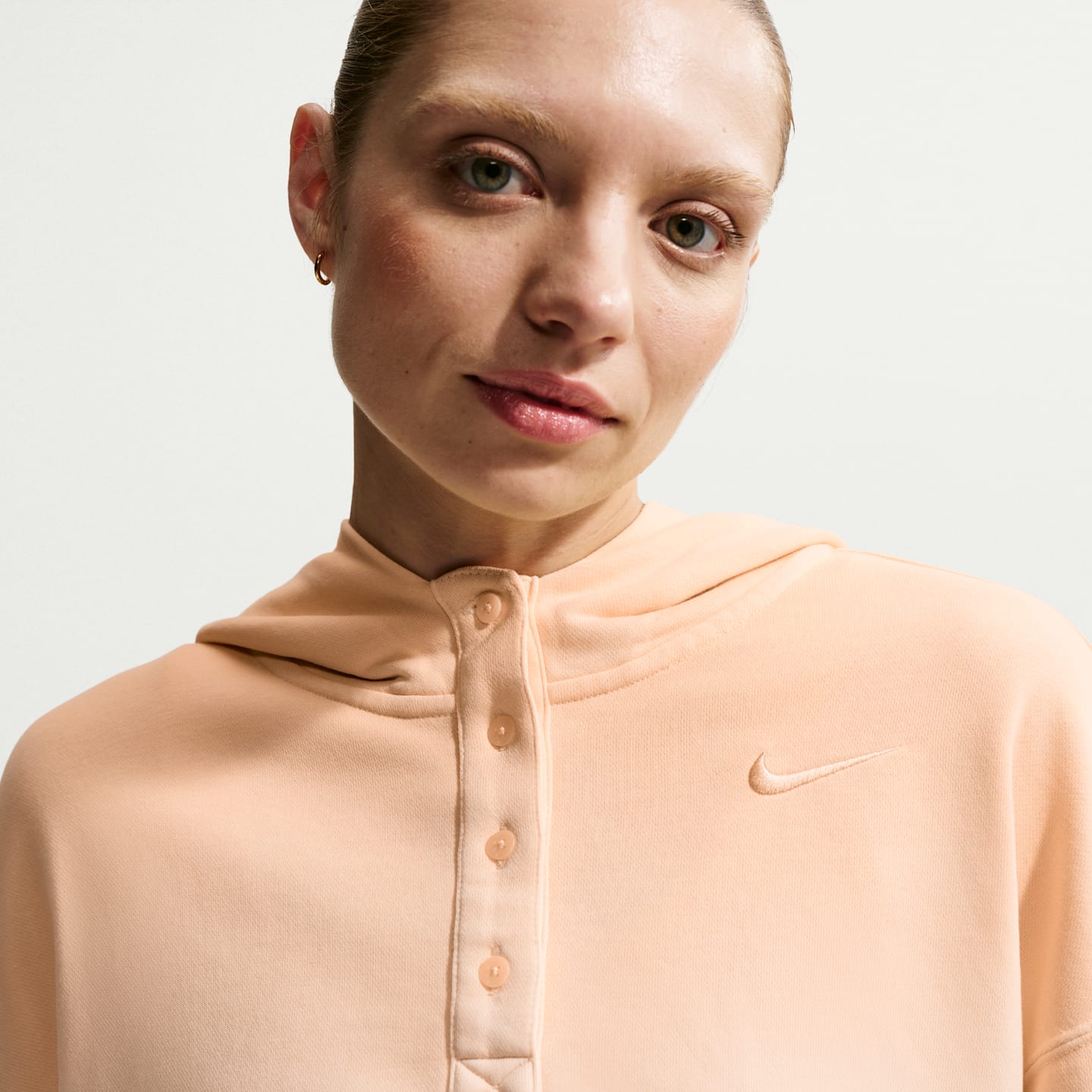 Женское худи Nike Sportswear Phoenix Fleece Oversized Henley, цвет: Меловой / Ледяной персиковый — фото 3