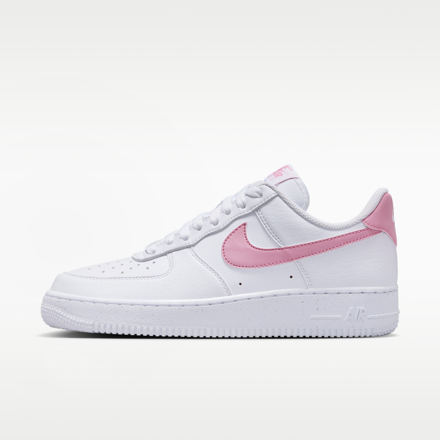 Женские кроссовки Nike Air Force 1 '07 Next Nature, цвет: Белый / Розовый — фото 1
