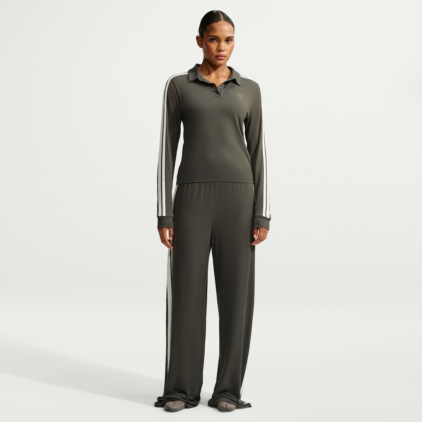 Женский топ NikeSKIMS Stretch Knit Long-Sleeve Polo, цвет: Экрю — фото 4