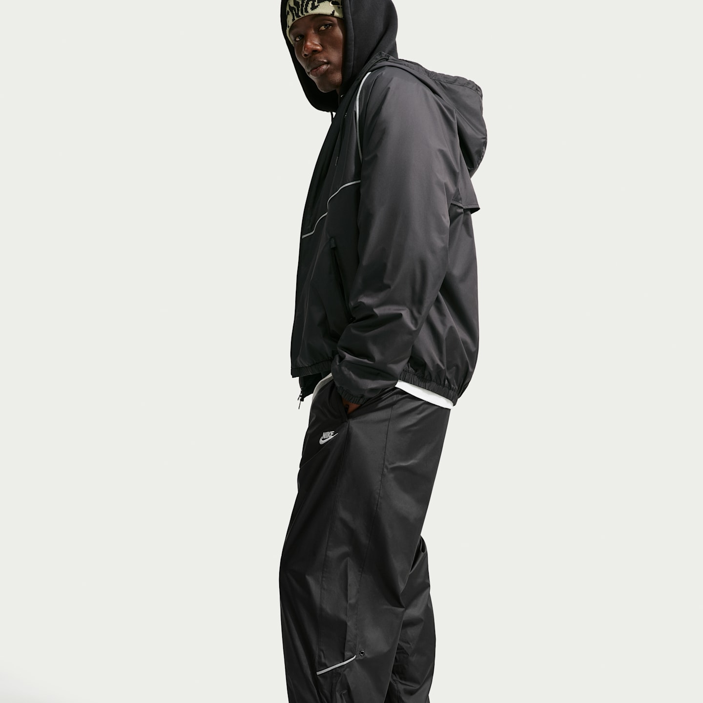 Мужские утеплённые брюки Nike Windrunner, цвет: Чёрный / Белый — фото 4