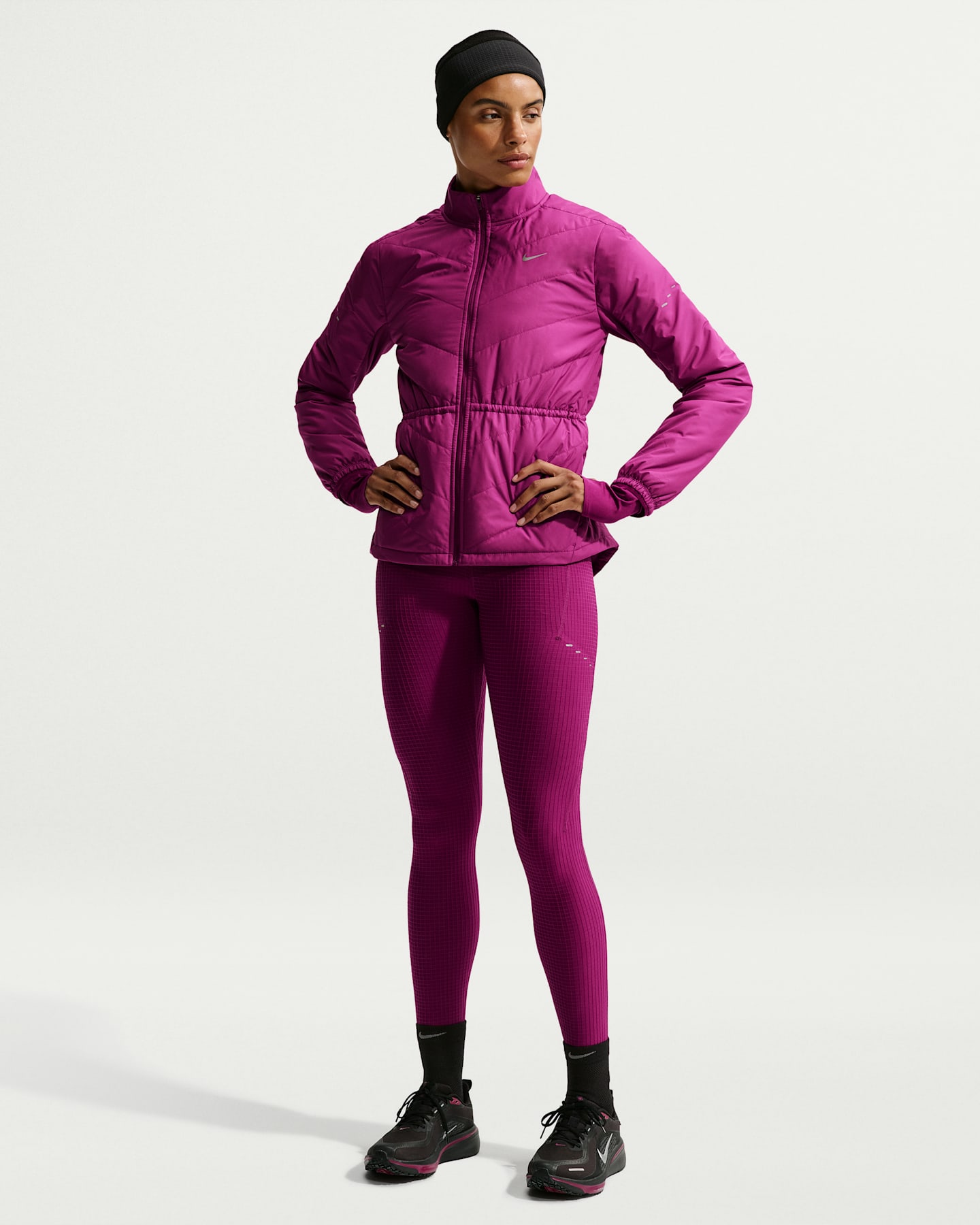 Женские леггинсы Nike Swift Therma-FIT High-Waisted Running, цвет: Насыщенный ягодный — фото 6