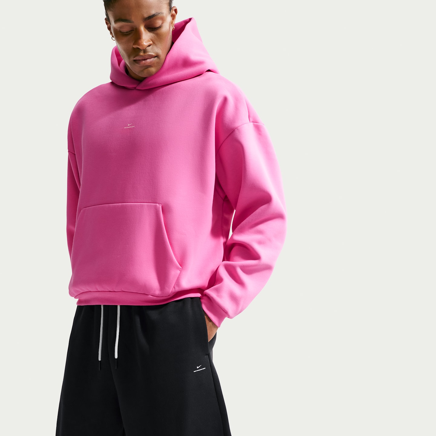 Мужские баскетбольные шорты Nike Standard Issue Therma-FIT 8" из флиса с начёсом, цвет: Чёрный / Бледная слоновая кость — фото 4