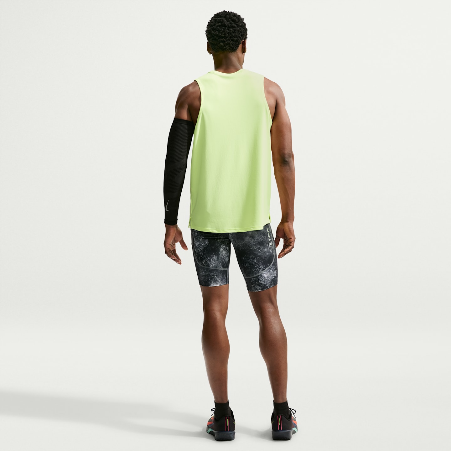 Мужские беговые тайтсы Nike Stride Dri-FIT длиной 1/2, цвет: Чёрный — фото 5
