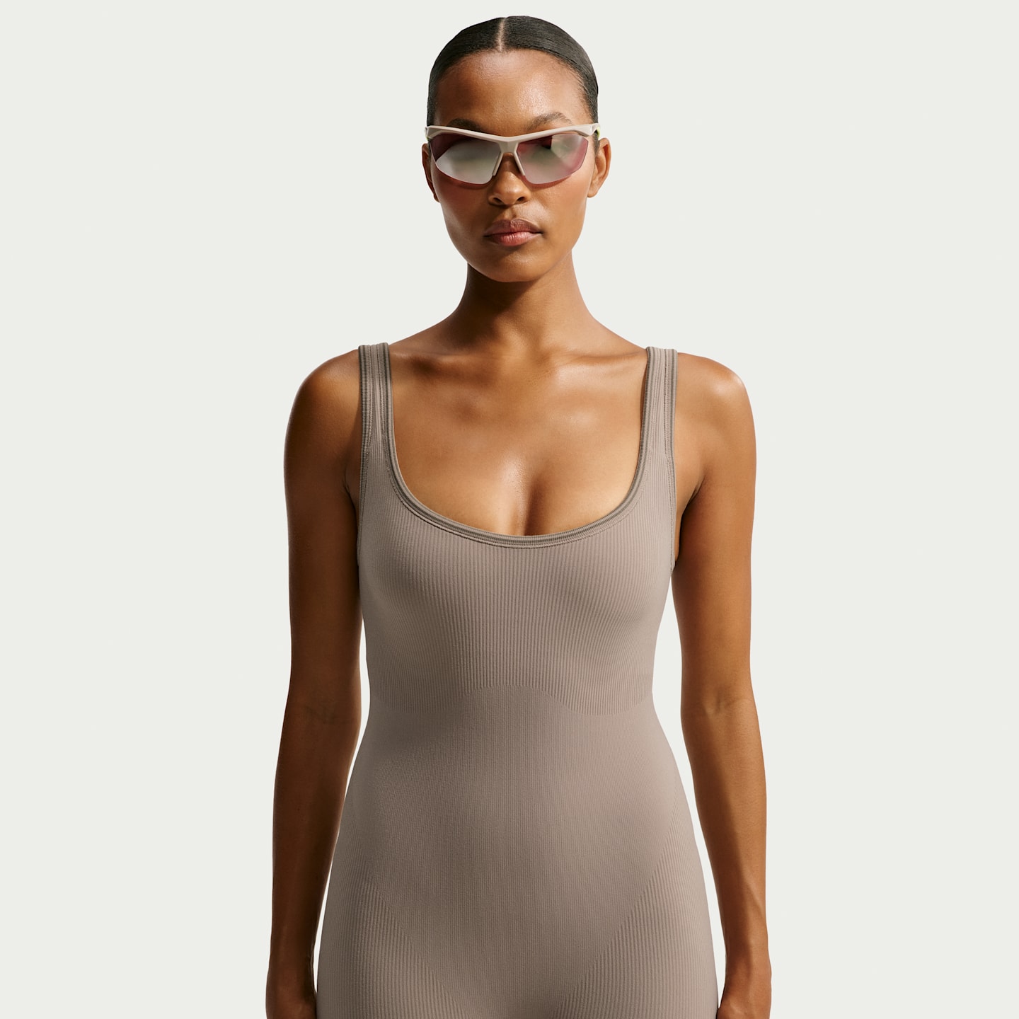 Женское боди NikeSKIMS Ribbed Seamless с круглым вырезом, 5, цвет: Nskm Driftwood — фото 2
