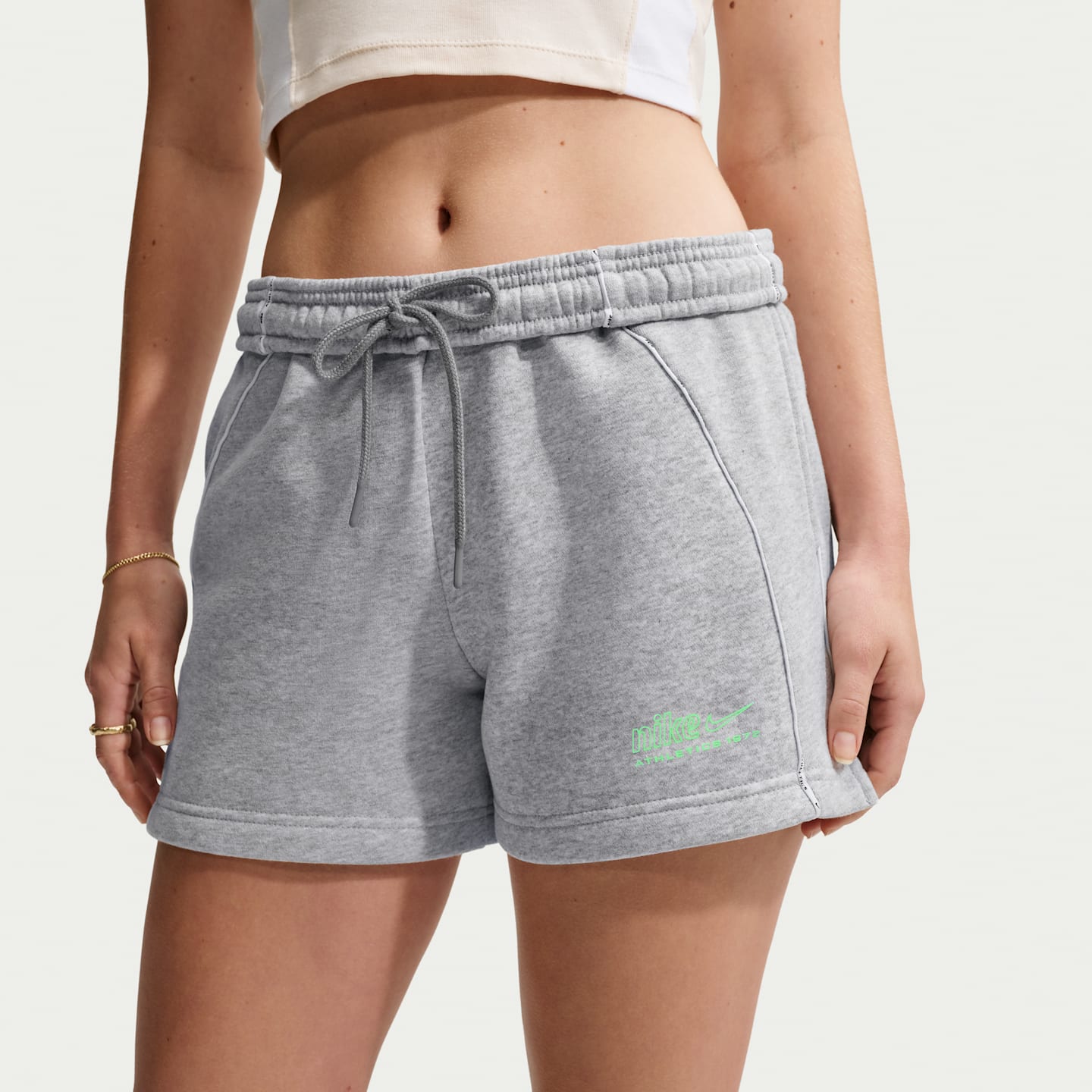 Женские шорты Nike Studio Fleece Medium Weight Graphic Pack Athletic Department, цвет: Серый меланжевый / Зелёный — фото 6