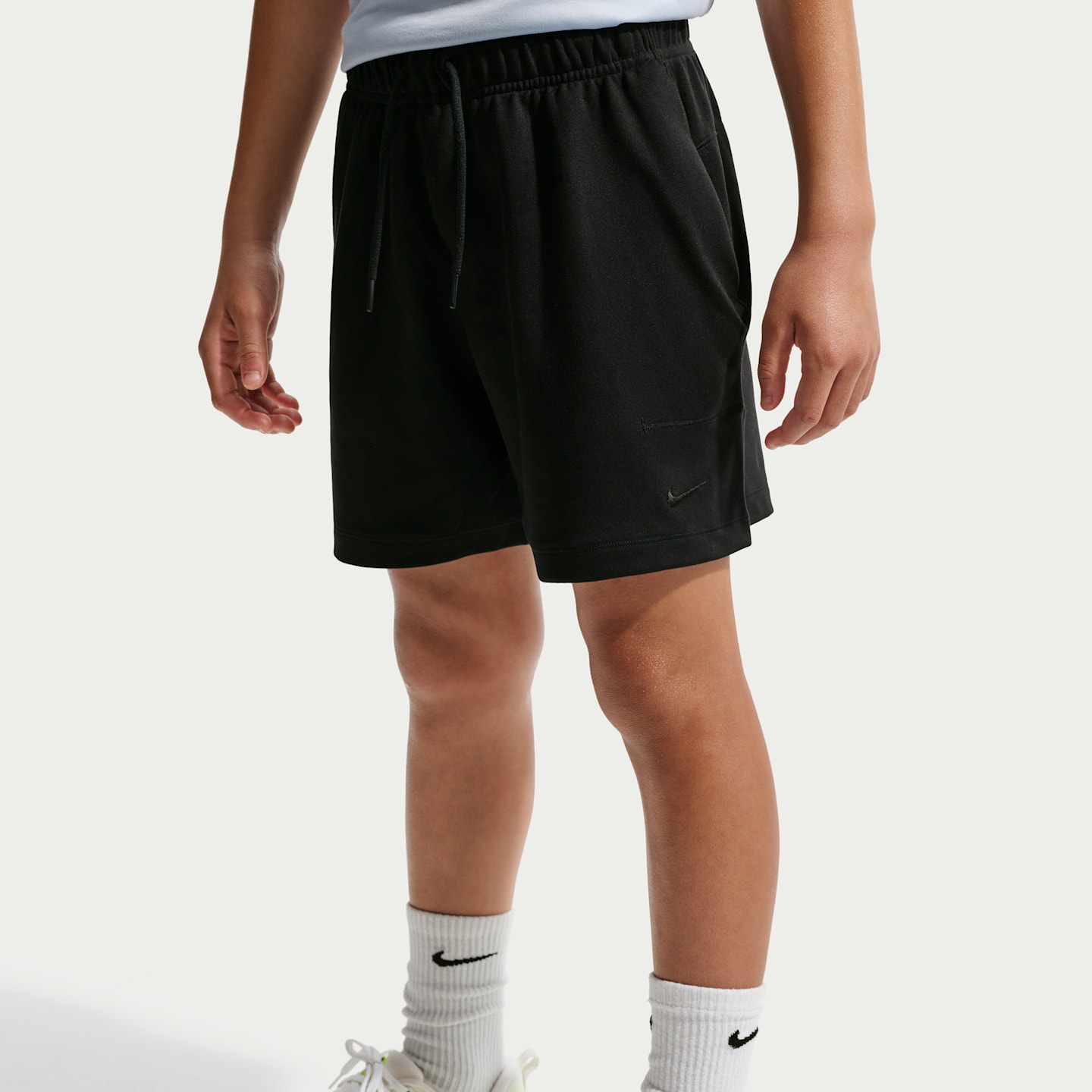 Шорты Nike Primary Nano Dri-FIT 7" Shorts для мальчиков, цвет: Чёрный — фото 2