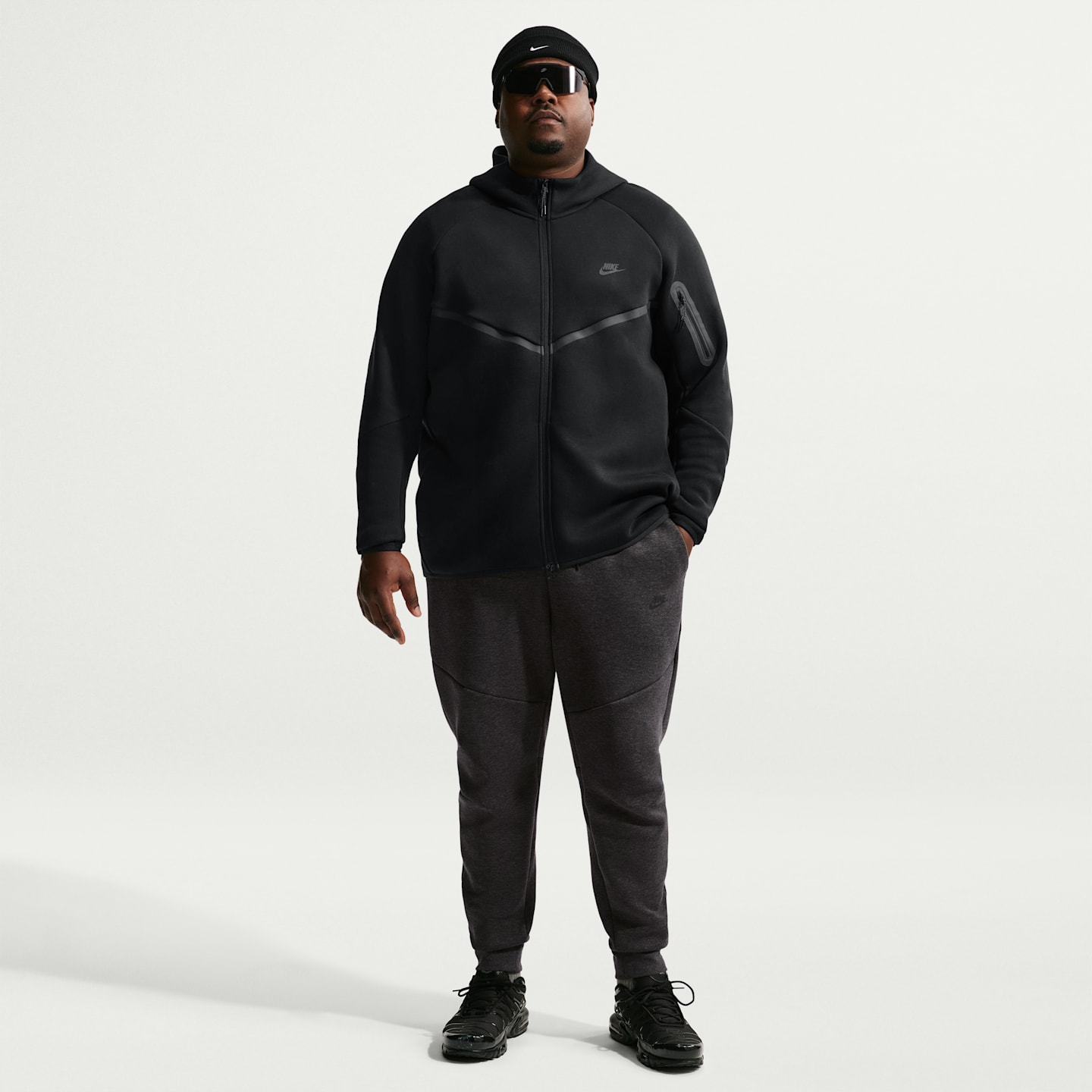 Мужские брюки Nike Tech Fleece, цвет: Чёрный меланжевый / Чёрный — фото 6