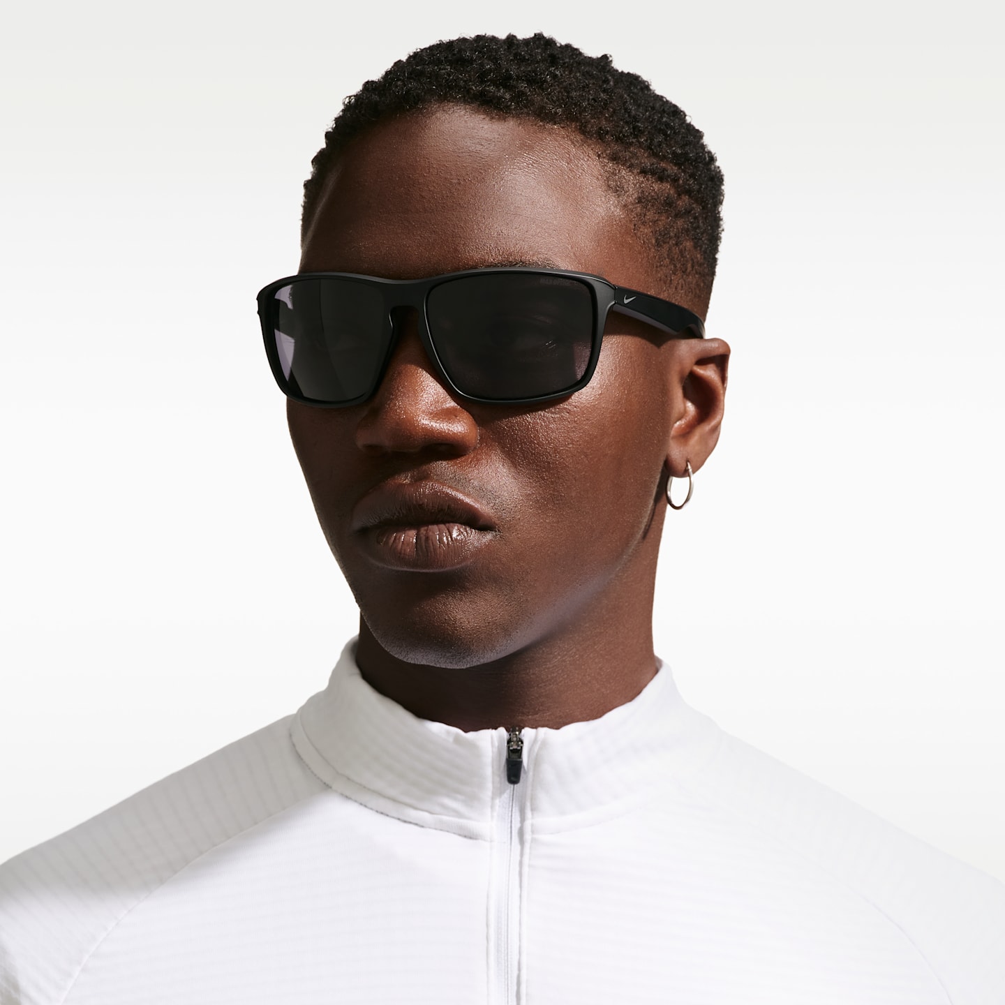 Мужские солнцезащитные очки Nike Premier Zone Polarized, цвет: Чёрный / Серый — фото 2