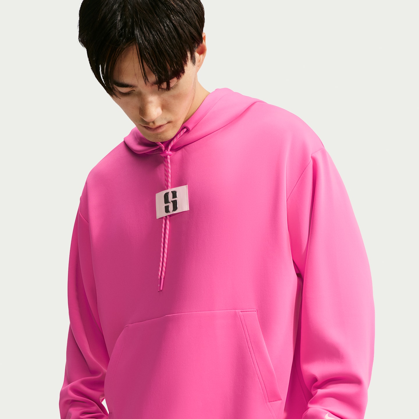 Баскетбольная худи Nike Sabrina Dri-FIT, цвет: Пустынный розовый / Ледяной серебряный — фото 3