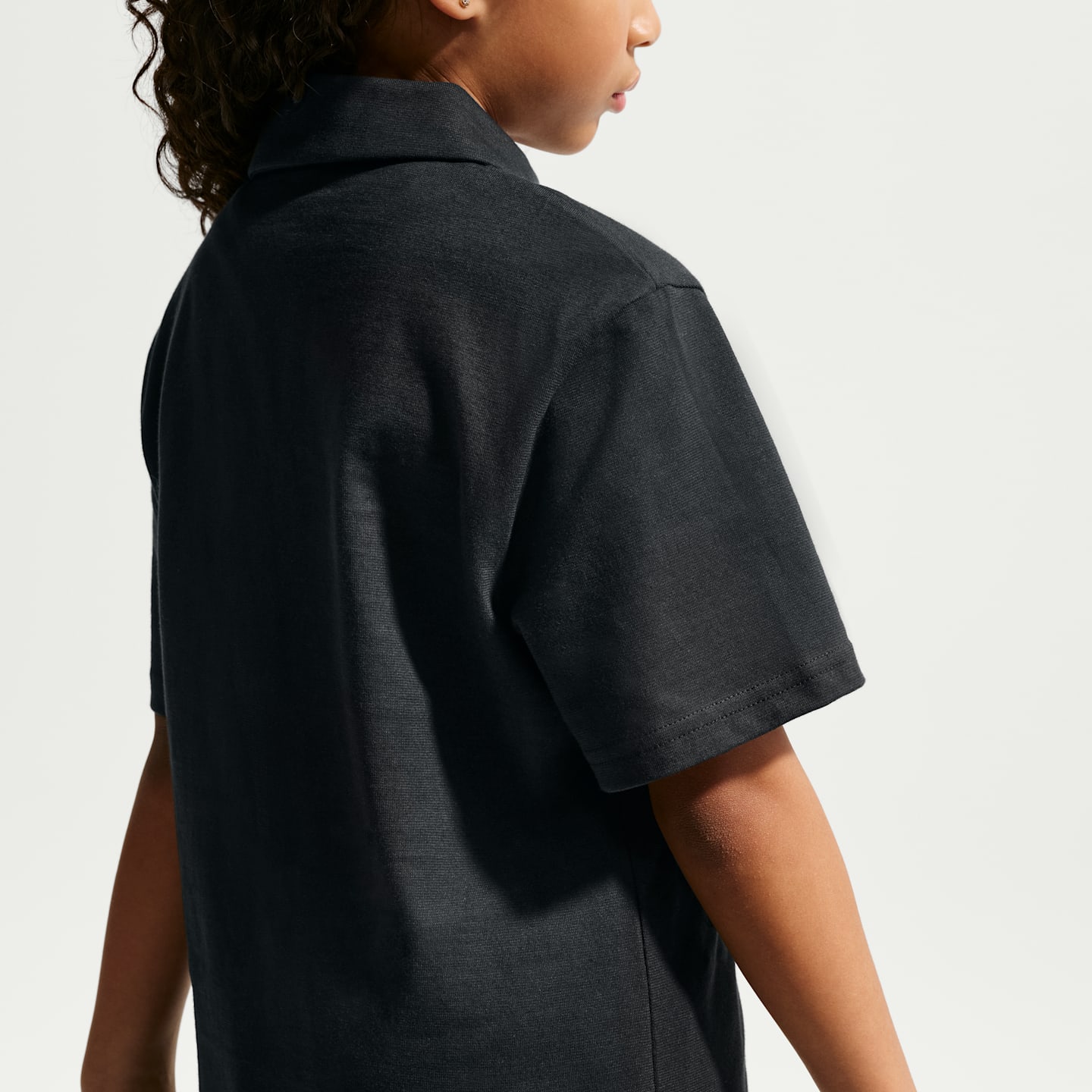 Детское поло Nike Sportswear Club Knit Short-Sleeve Polo, цвет: Чёрный / Белый — фото 4