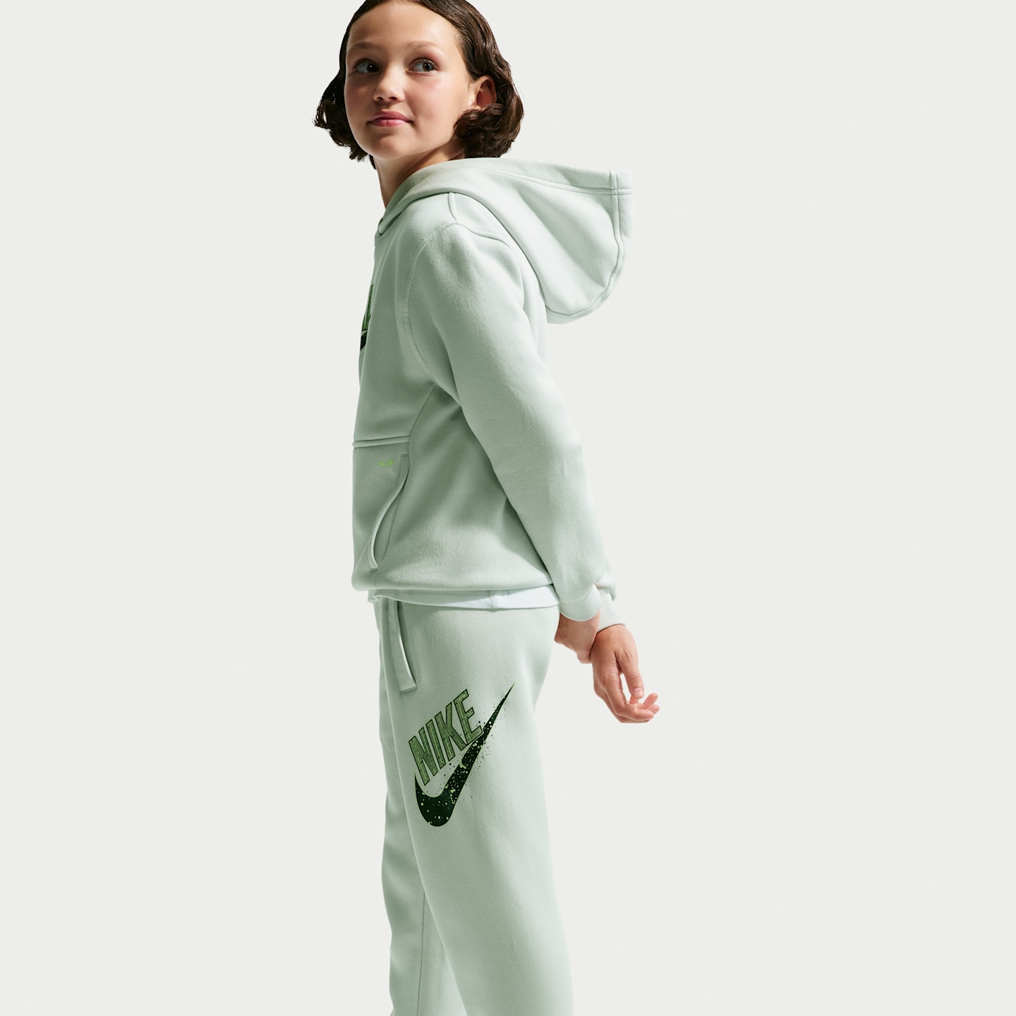 Детские брюки Nike Sportswear Club "Alien" Fleece, цвет: Чёрный / Кислотно-жёлтый — фото 4