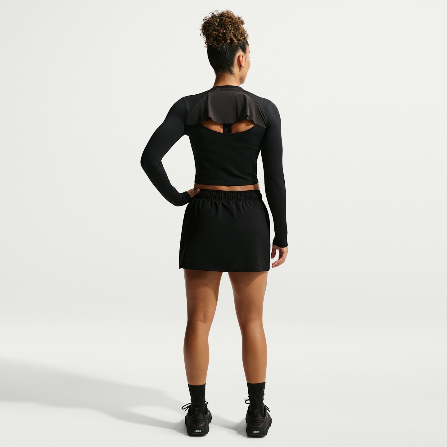 Женская юбка-шорты Nike One Dri-FIT 2-in-1 Woven Skort, цвет: Чёрный / Белый — фото 5