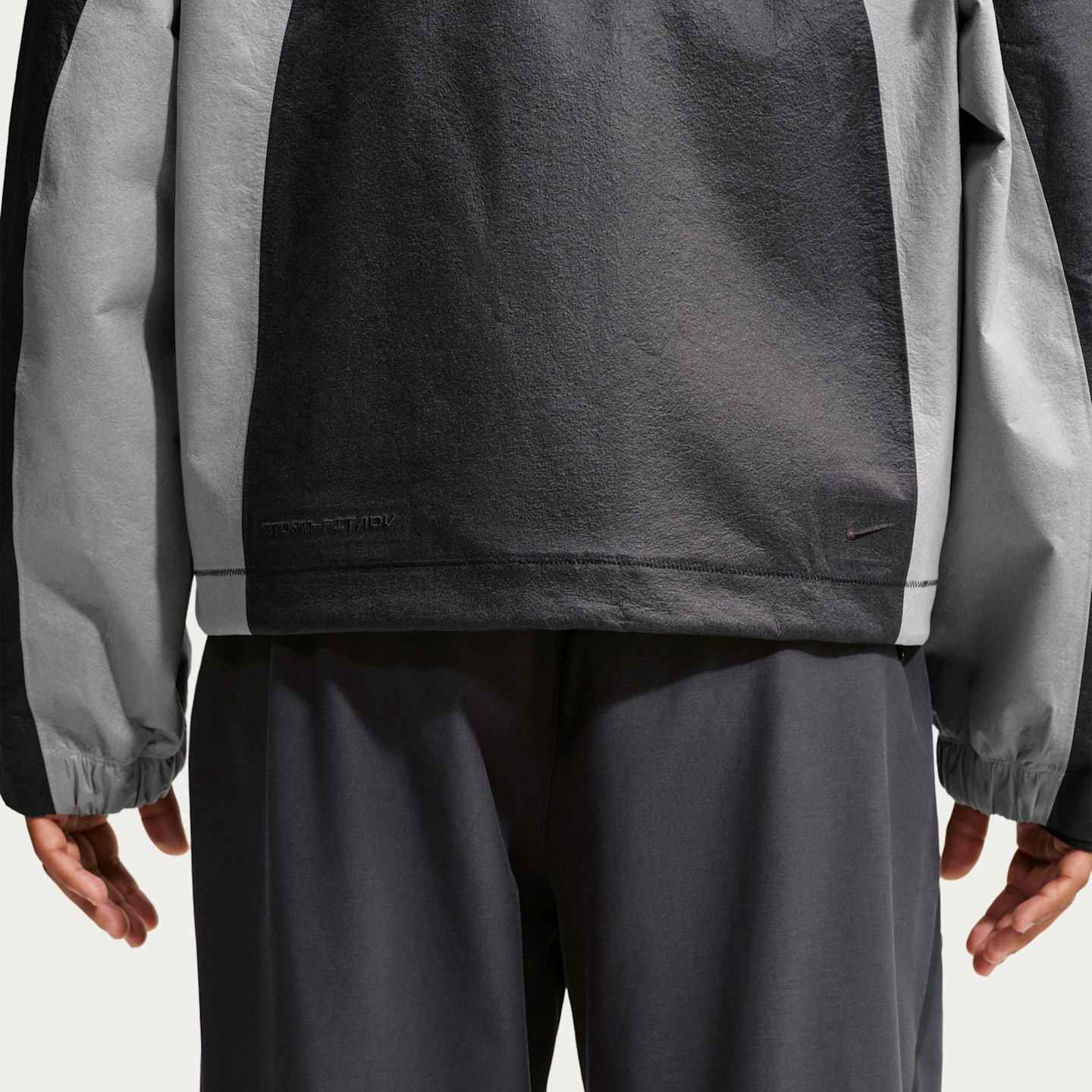 Мужская куртка Nike Tech Storm-FIT ADV, цвет: Чёрный / Серый — фото 7
