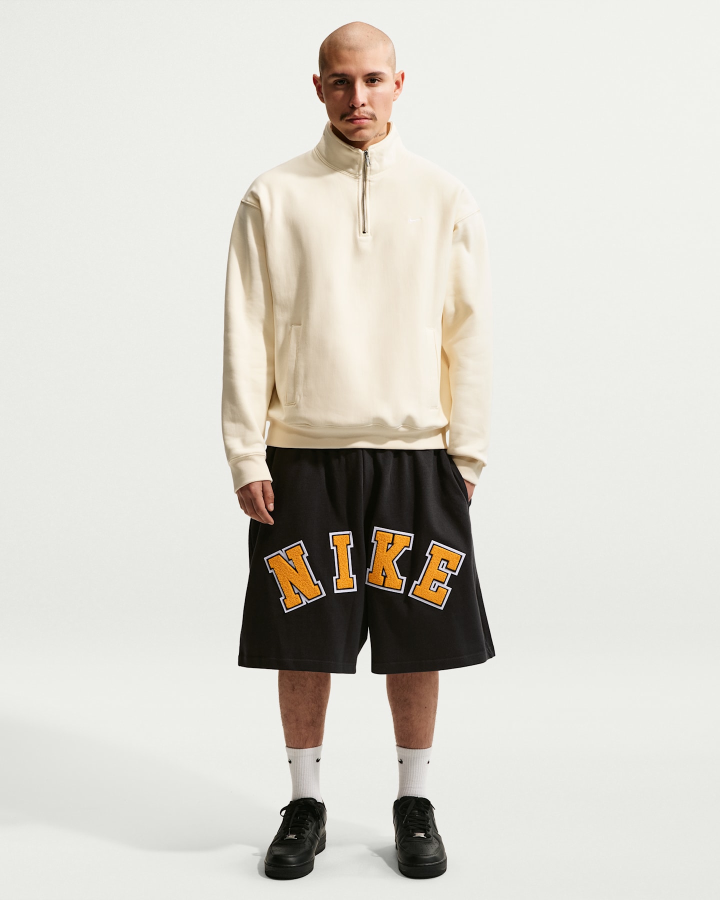 Мужские шорты Nike Life средней плотности, цвет: Чёрный / Золотой — фото 6