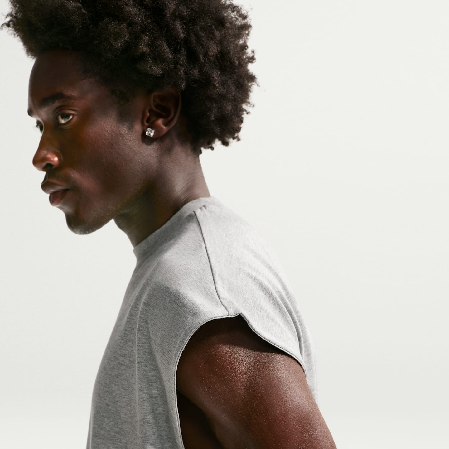 Мужской топ Nike Standard Issue Dri-FIT Game Basketball Sleeveless, цвет: Серый меланжевый / Чёрный — фото 2