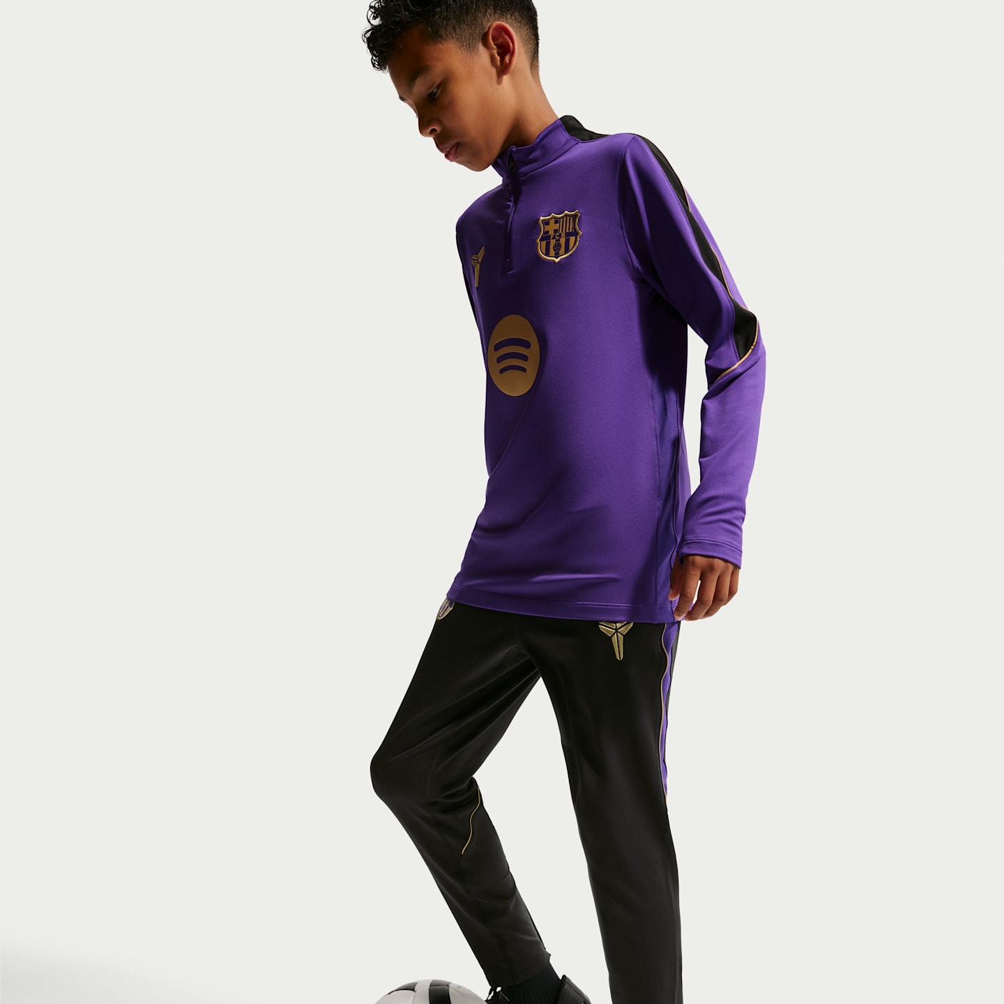 Детские футбольные трикотажные брюки Nike FC Barcelona Strike Away Kobe Dri-FIT, цвет: Чёрный / Фиолетовый — фото 4