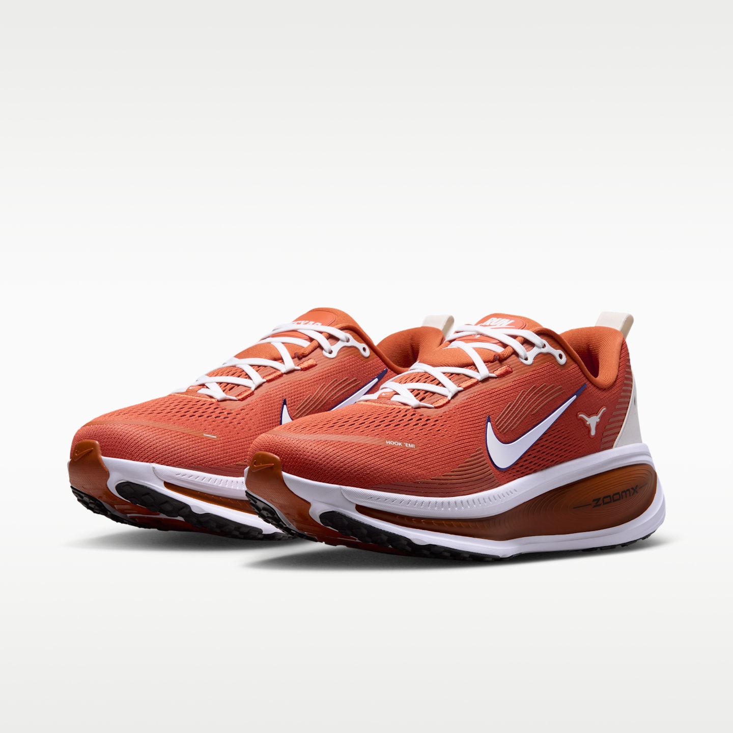 Мужские кроссовки Nike College Vomero 18 (Texas) Road Running, цвет: Пустынный оранжевый / Чёрный — фото 5