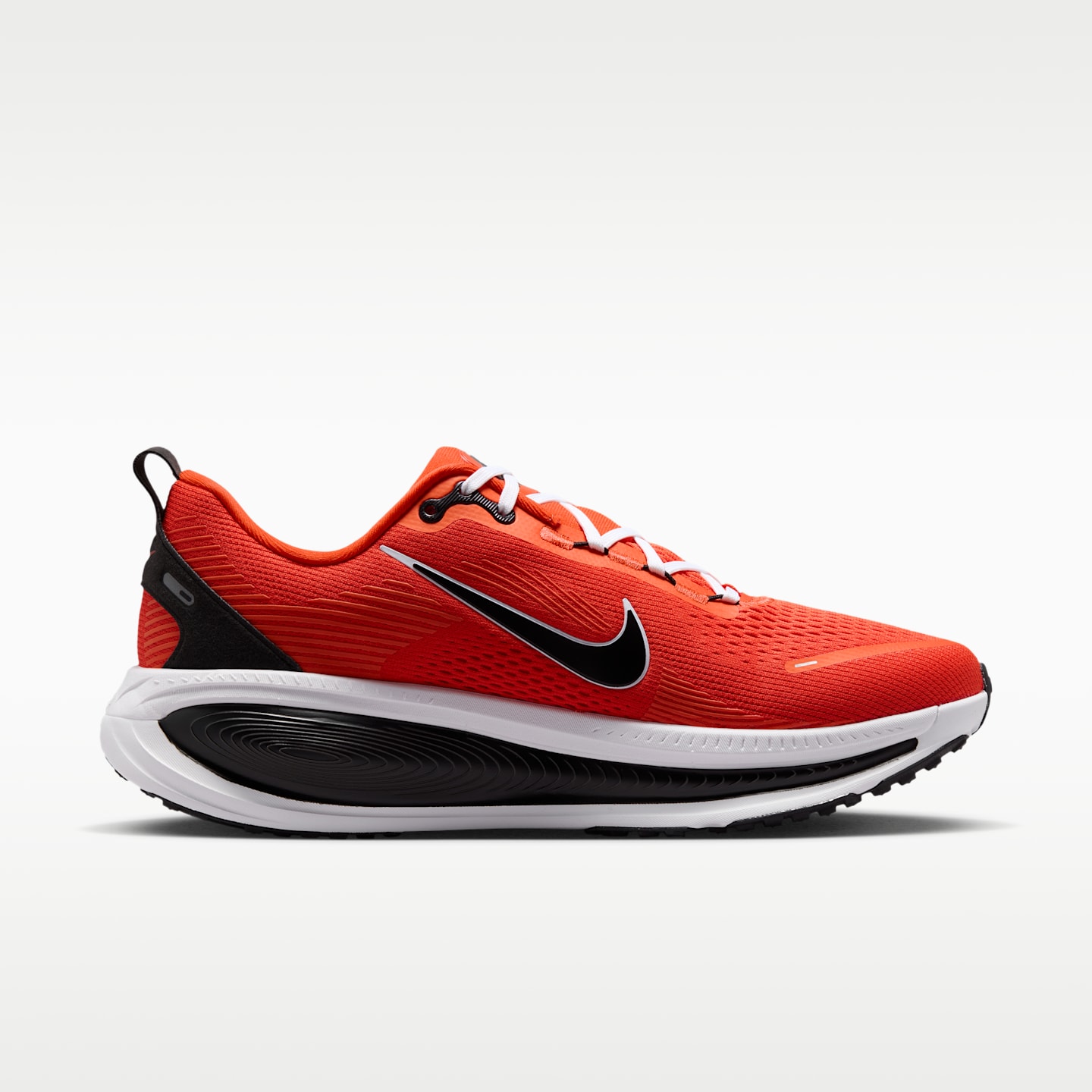 Мужские кроссовки Nike Vomero 18 (Cincinnati Bengals) NFL Road Running, цвет: Оранжевый / Чёрный — фото 3