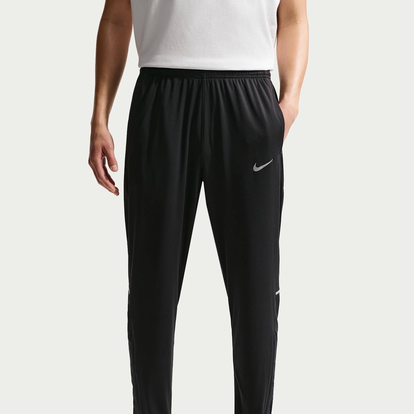 Мужские трикотажные беговые брюки Nike Miler Dri-FIT, цвет: Чёрный — фото 2
