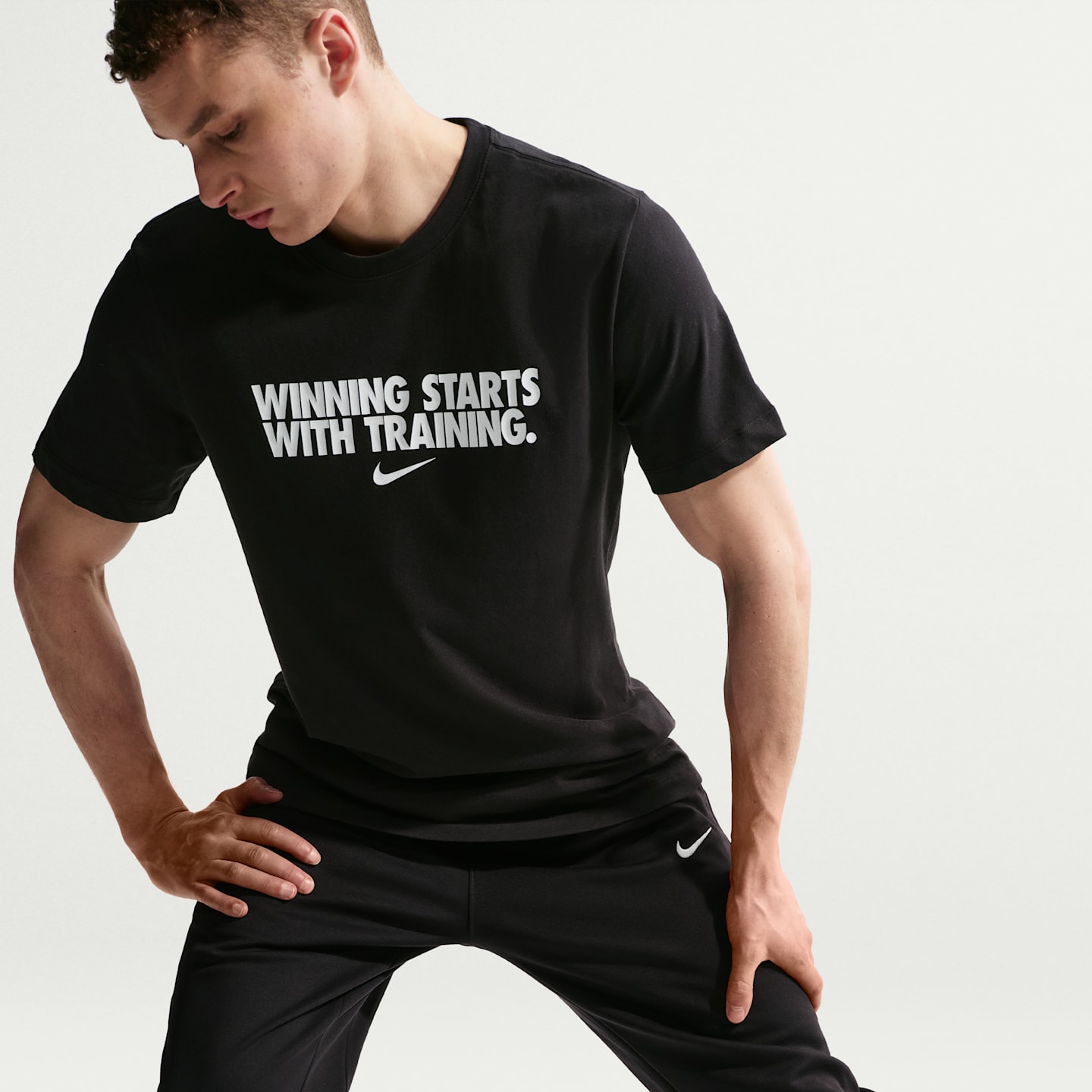 Мужские брюки Nike Therma Therma-FIT для фитнеса с открытым низом, цвет: Чёрный / Белый — фото 4