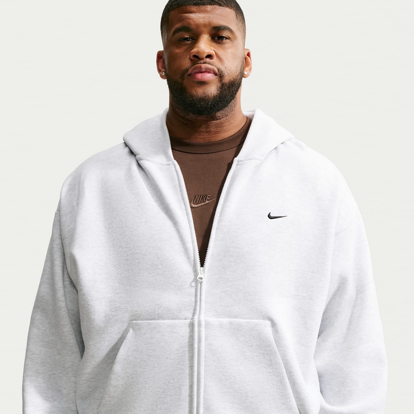 Мужское флисовое худи на молнии Nike Solo, цвет: Берёзовый меланжевый / Чёрный — фото 7