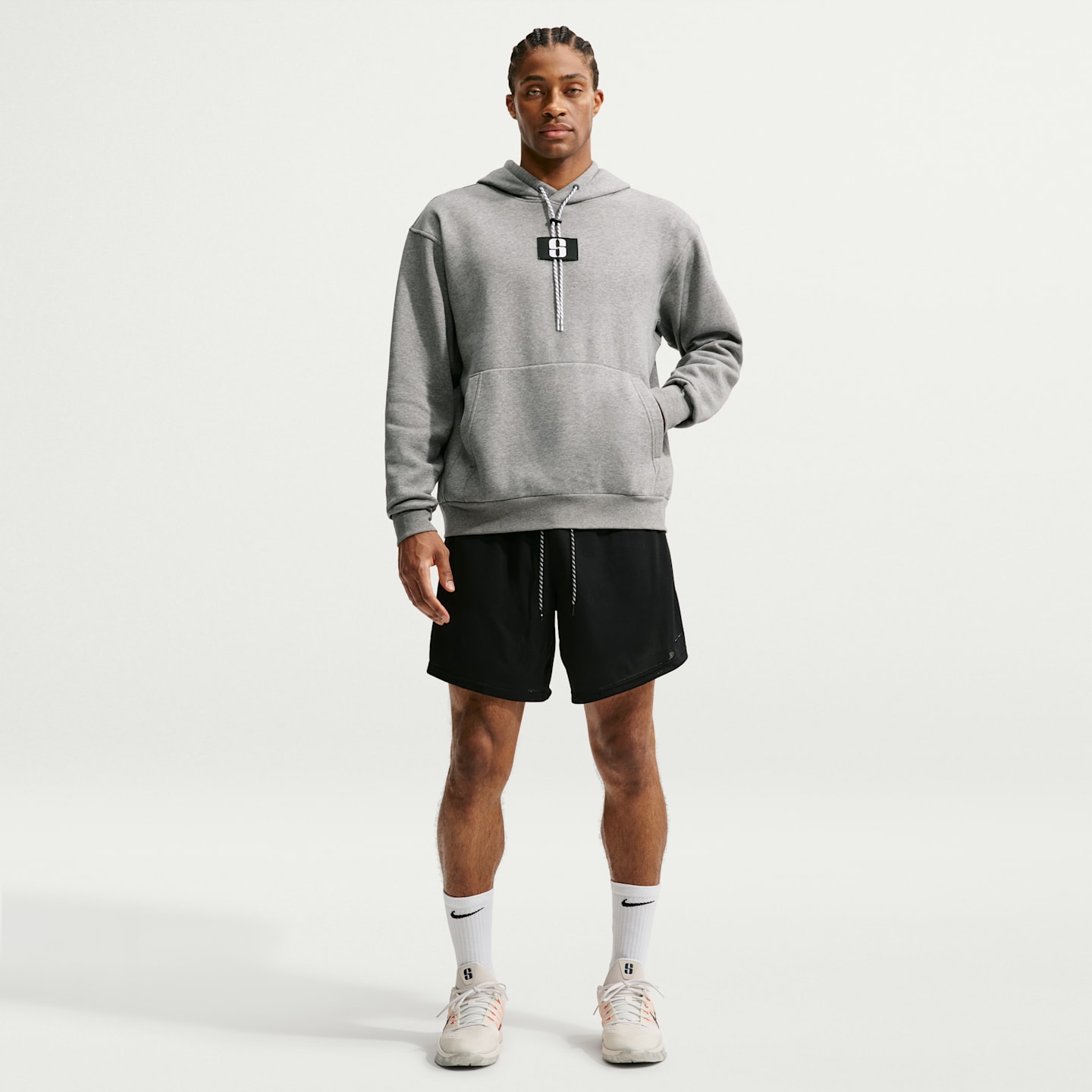 Баскетбольная флисовая худи Nike Sabrina, цвет: Карбоновый меланжевый / Чёрный — фото 7