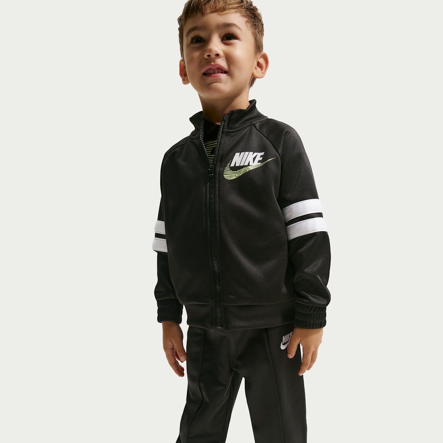 Спортивный костюм для малышей Nike Sportswear In The Zone Dri-FIT оверсайз из 2 предметов, цвет: Чёрный — фото 6