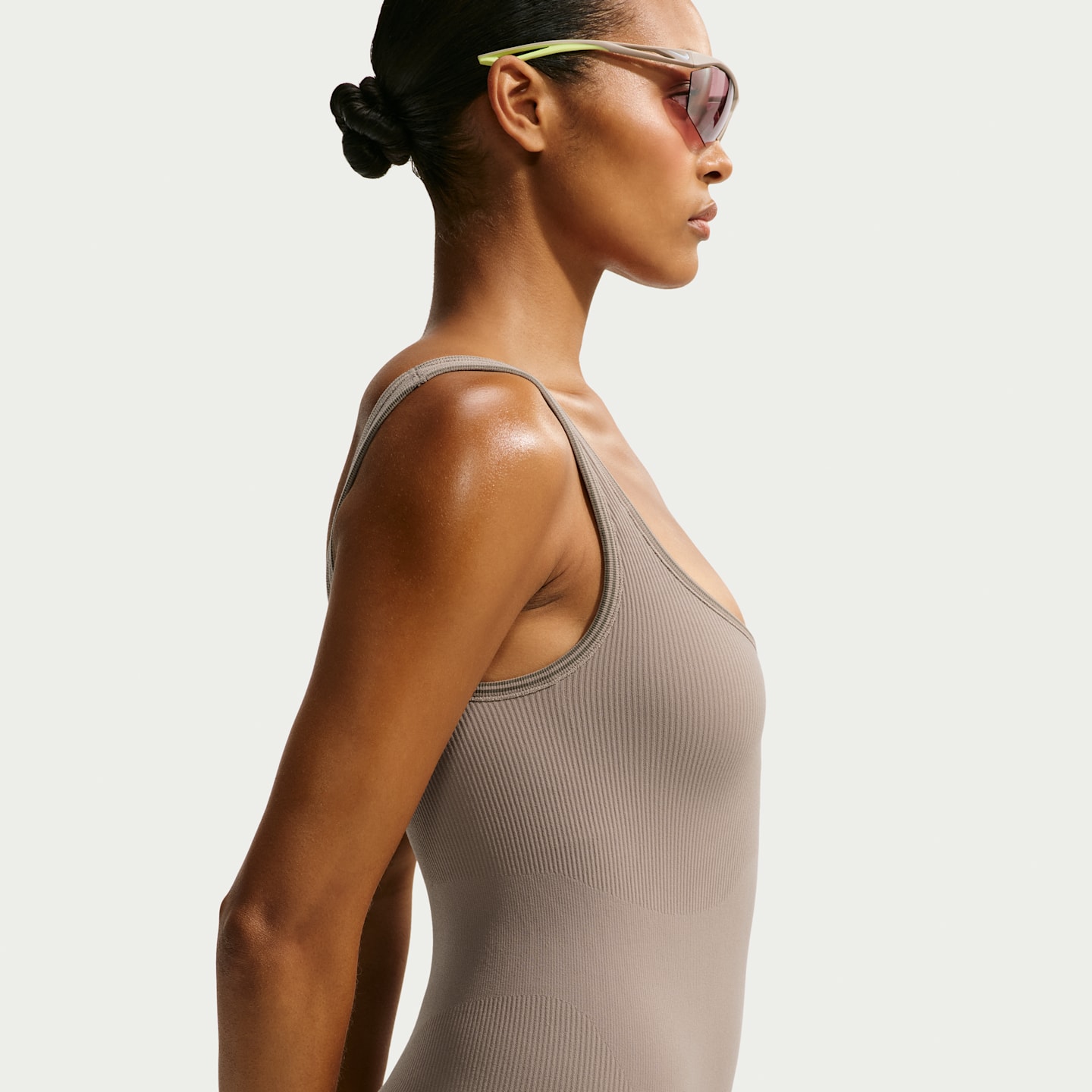 Женское боди NikeSKIMS Ribbed Seamless с круглым вырезом, 5, цвет: Nskm Driftwood — фото 3