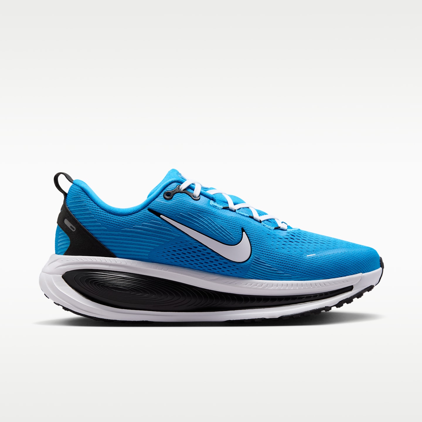 Мужские кроссовки Nike Vomero 18 (Carolina Panthers) NFL Road Running, цвет: Синий / Чёрный — фото 3