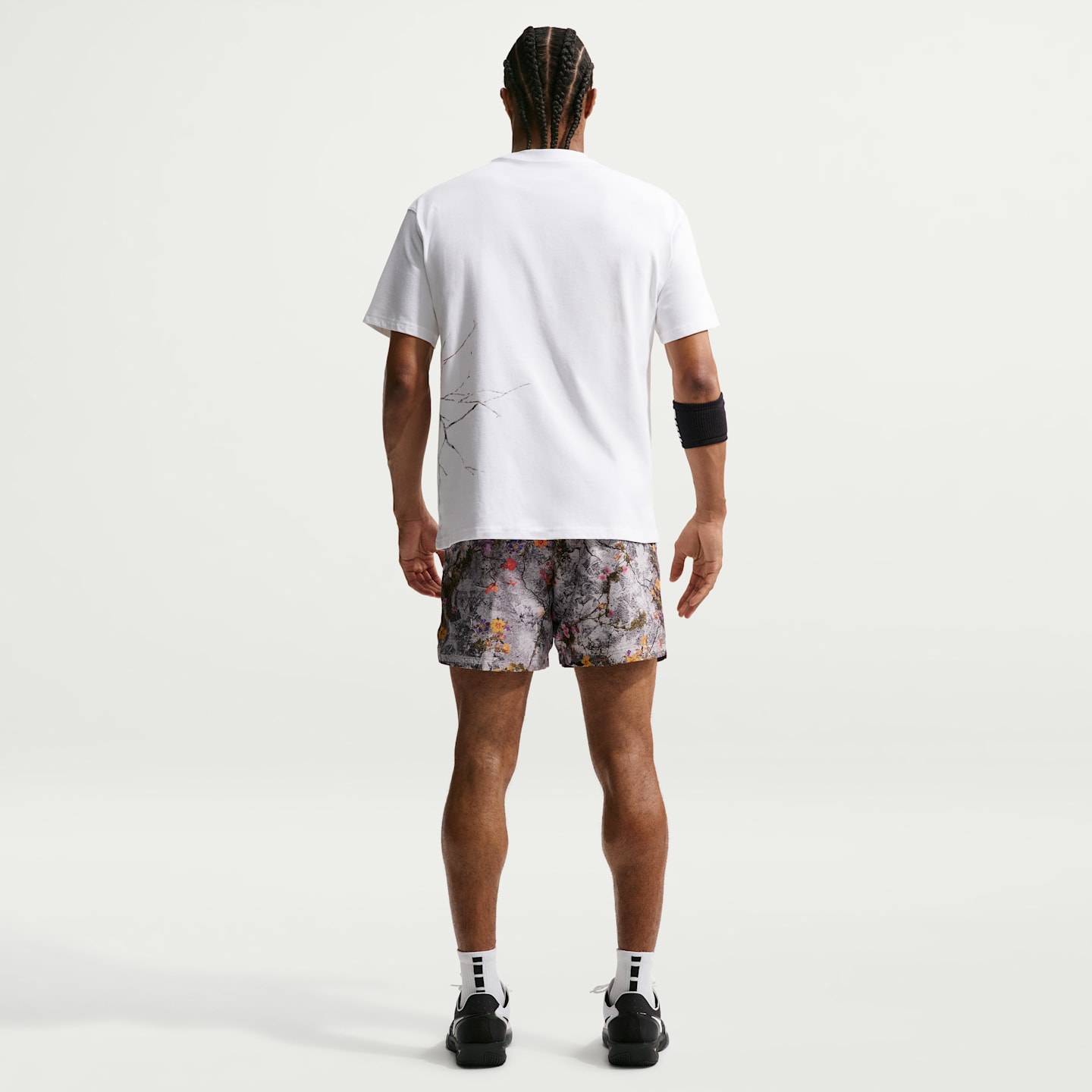 Мужские тканые баскетбольные шорты Nike Standard Issue Dri-FIT 5" Practice, цвет: Серый / Бледная слоновая кость — фото 5