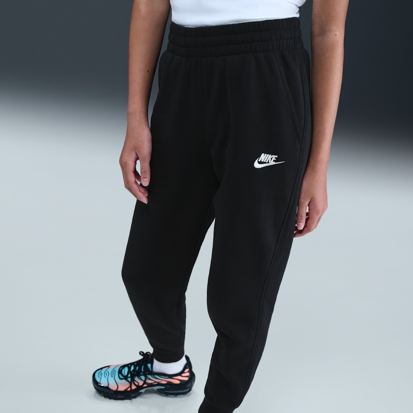 Детские комплекты Nike Sportswear Club Fleece Hooded Tracksuit, цвет: Чёрный / Белый — фото 4