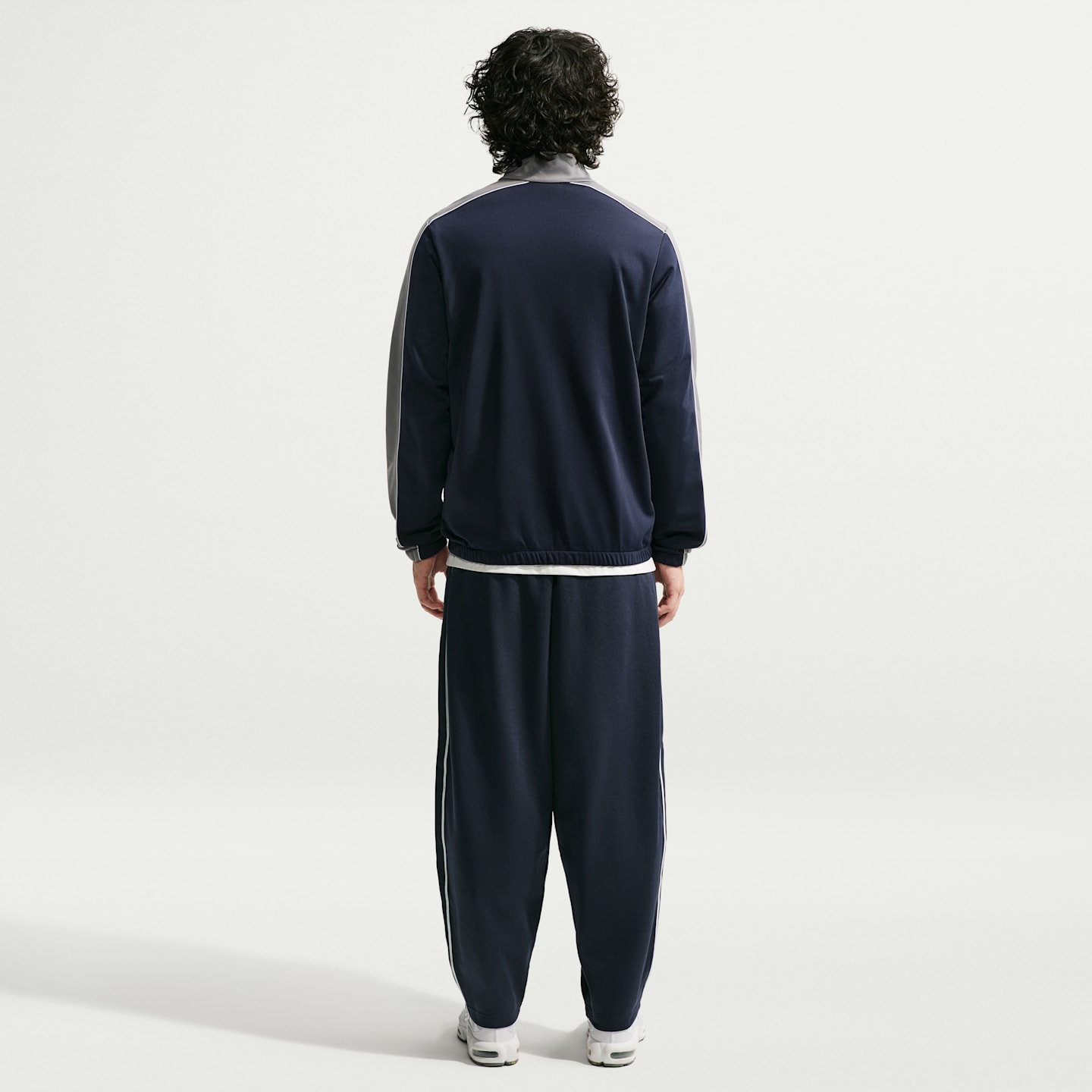 Мужские брюки Nike Sportswear Club Oversized Knit Track Pants, цвет: Обсидиановый / Белый — фото 5