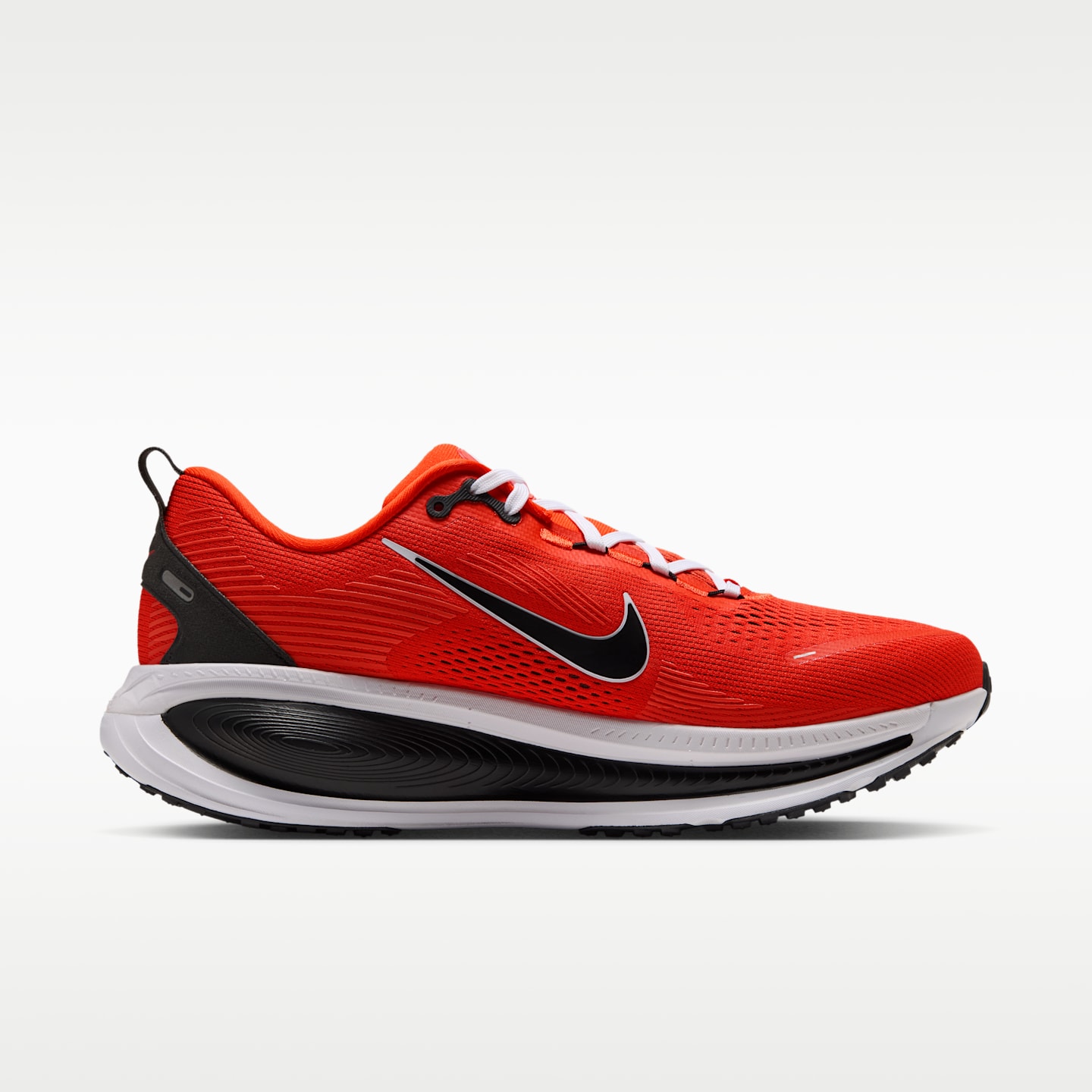 Мужские кроссовки Nike College Vomero 18 (Oregon State) Road Running, цвет: Оранжевый / Чёрный — фото 3
