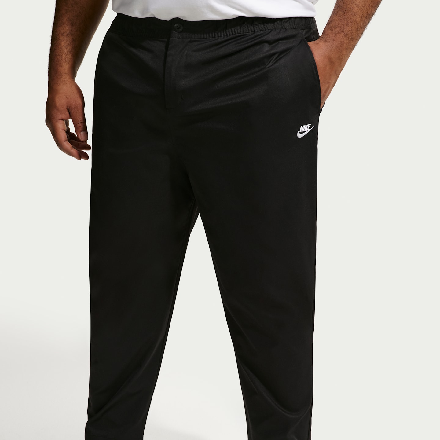 Мужские брюки Nike Club Woven Tapered, цвет: Чёрный / Белый — фото 7