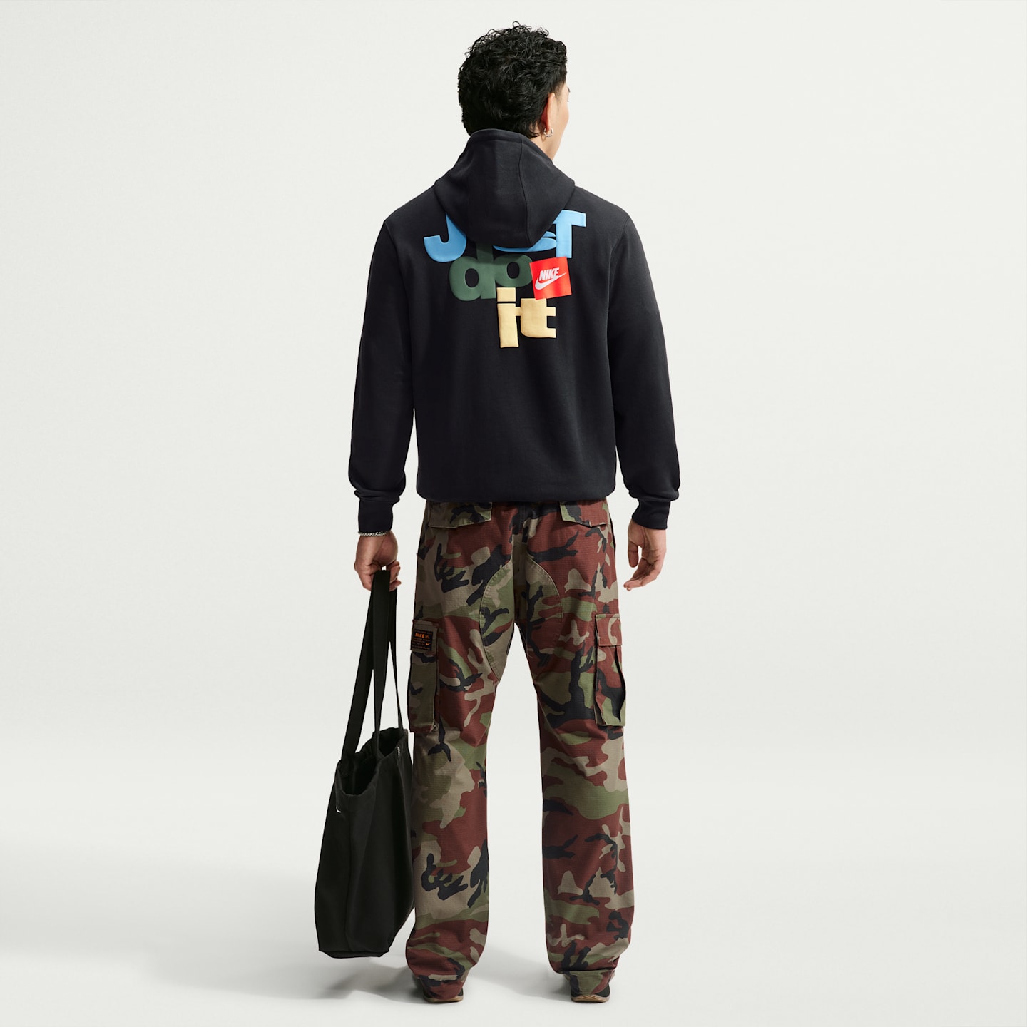 Мужское худи Nike Club из махрового трикотажа, цвет: Чёрный / Белый — фото 5
