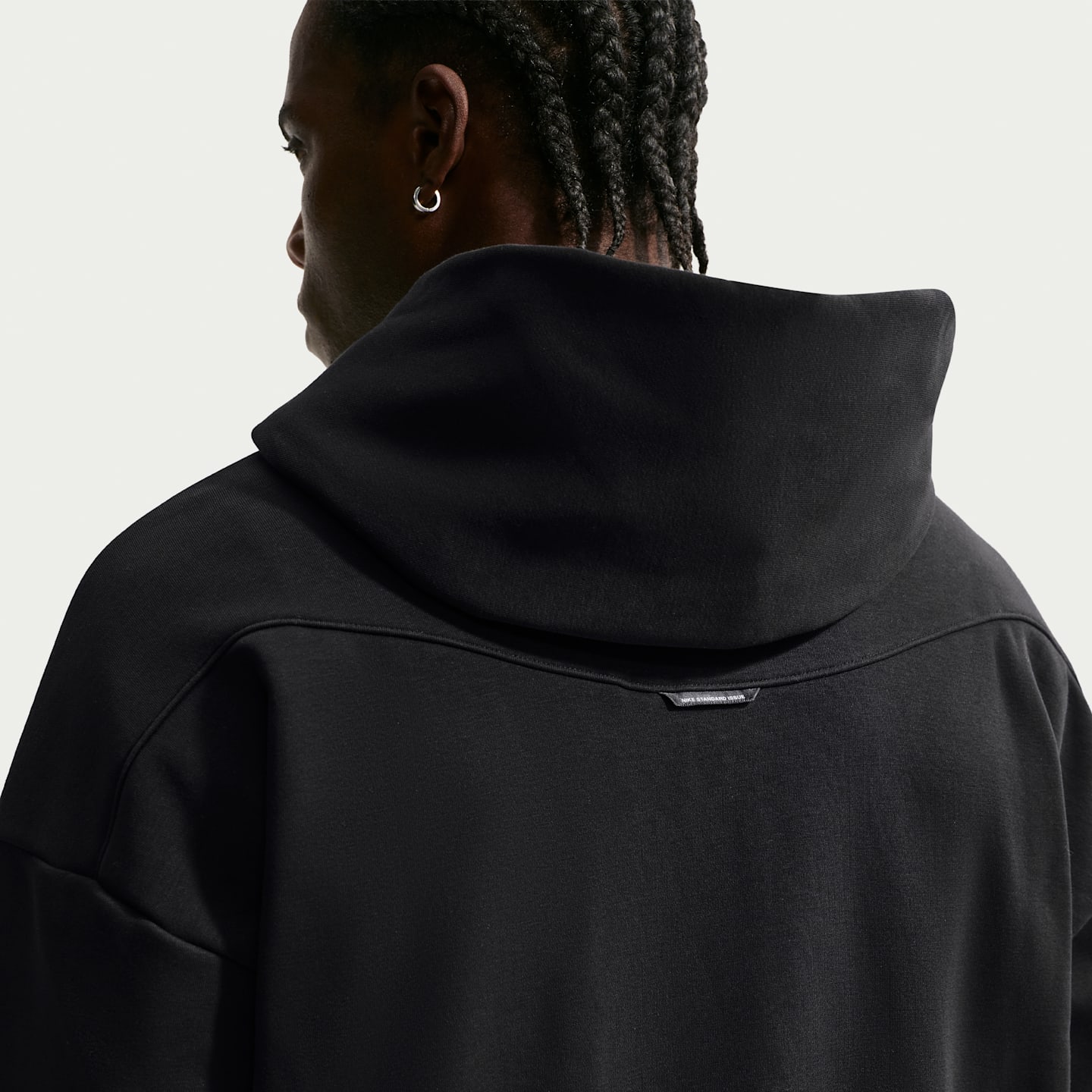Мужское баскетбольное худи на молнии Nike Standard Issue Therma-FIT, цвет: Чёрный / Бледная слоновая кость — фото 2