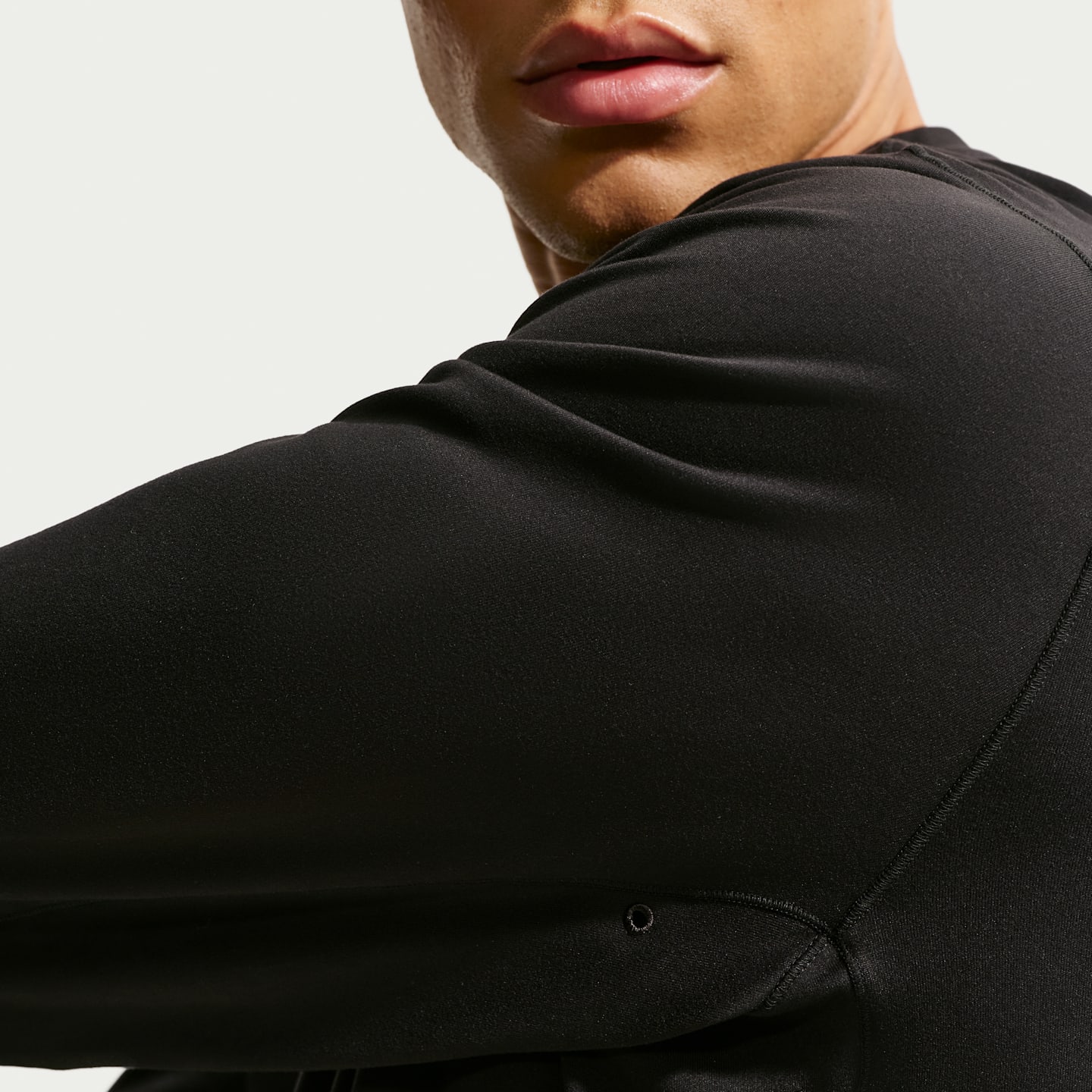 Мужской топ Nike Primary NanoKnit Dri-FIT с длинным рукавом и УФ-защитой, цвет: Чёрный — фото 6