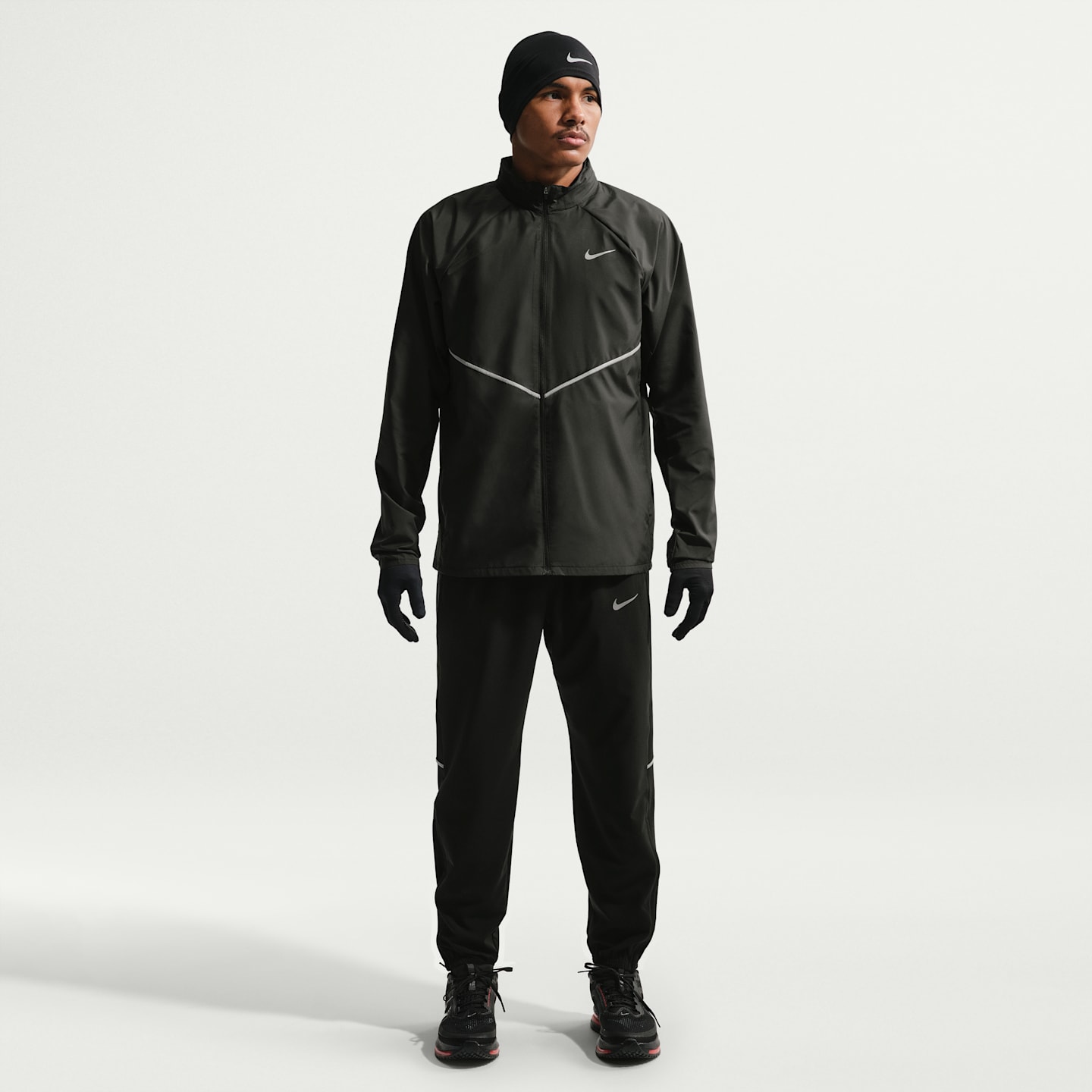 Мужская беговая куртка Nike Miler Repel с УФ-защитой, цвет: Чёрный — фото 4