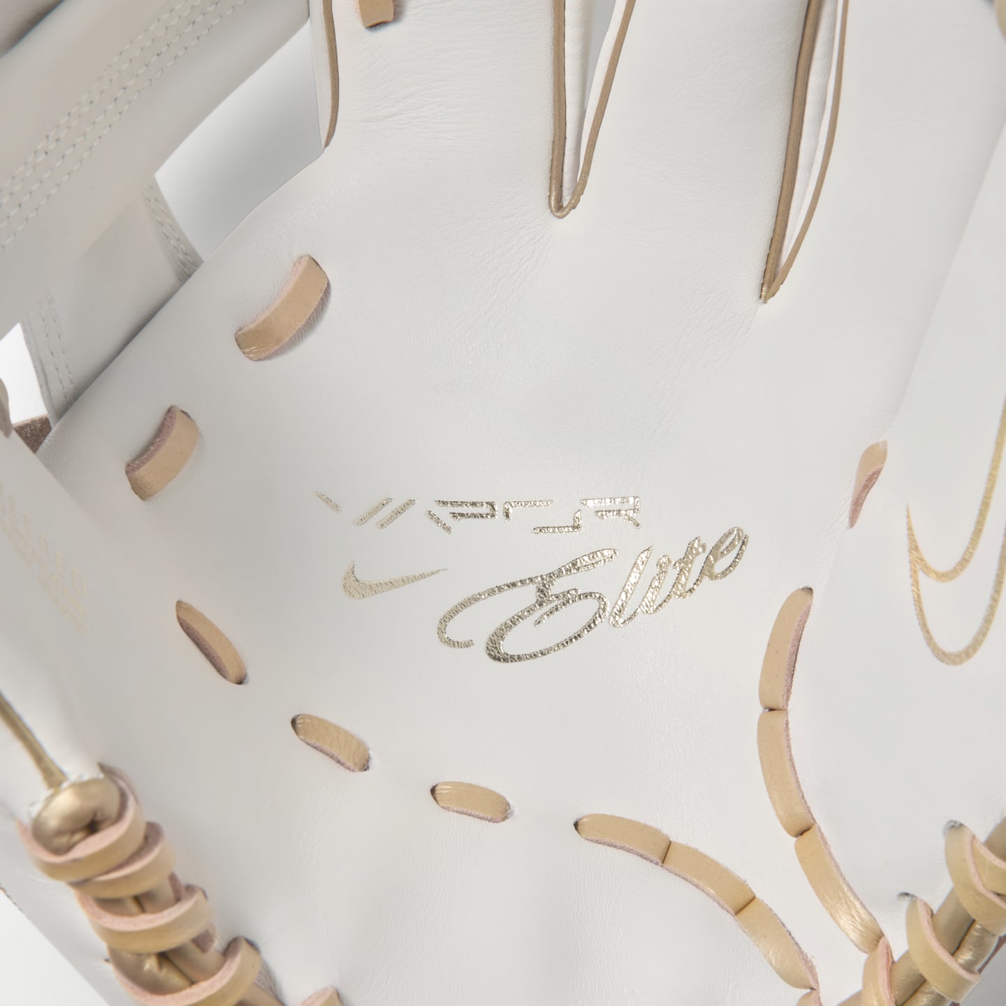 Женские перчатки Nike Vapor Elite Fastpitch Softball Infield (Right-Hand Throw), цвет: Белый / Металлик золотой — фото 6
