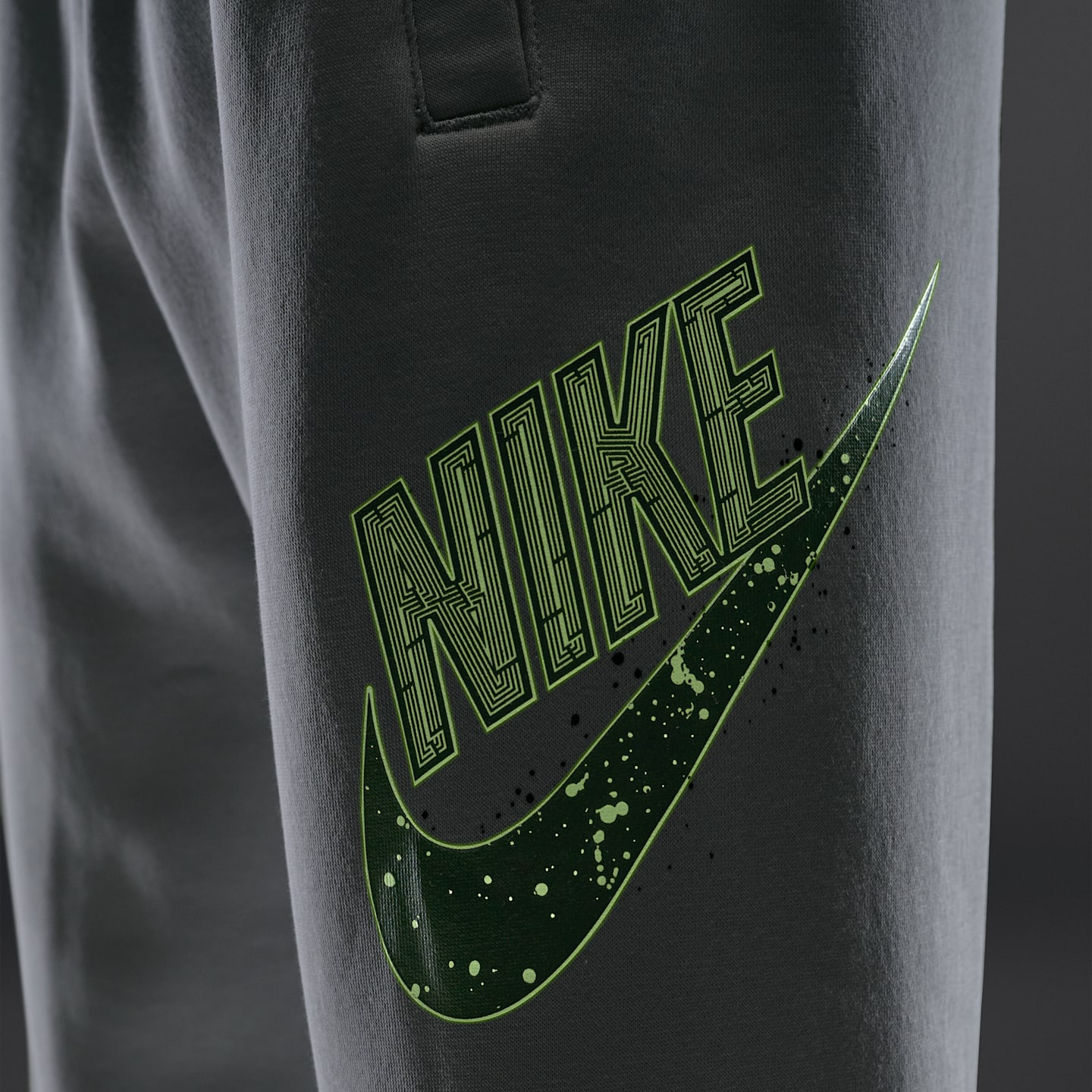 Детские брюки Nike Sportswear Club "Alien" Fleece, цвет: Чёрный / Кислотно-жёлтый — фото 6