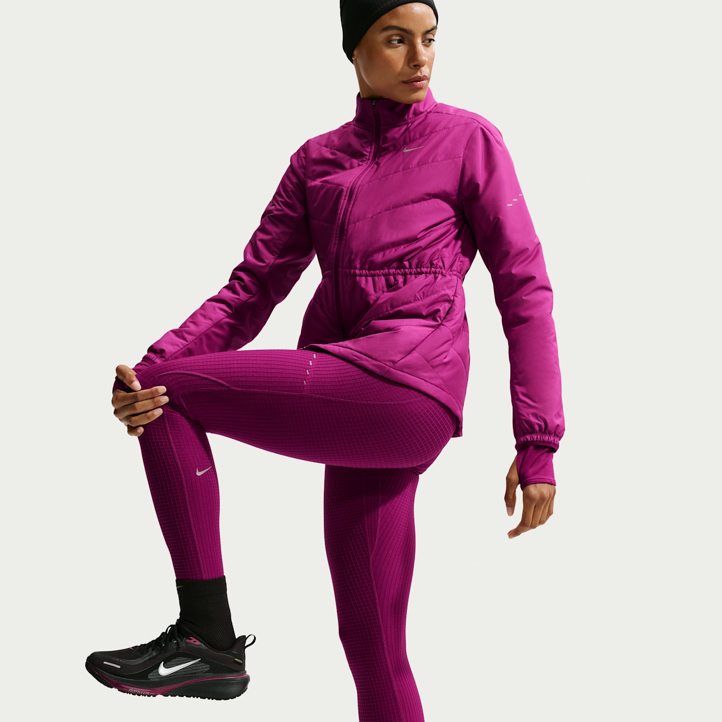 Женские леггинсы Nike Swift Therma-FIT High-Waisted Running, цвет: Насыщенный ягодный — фото 4