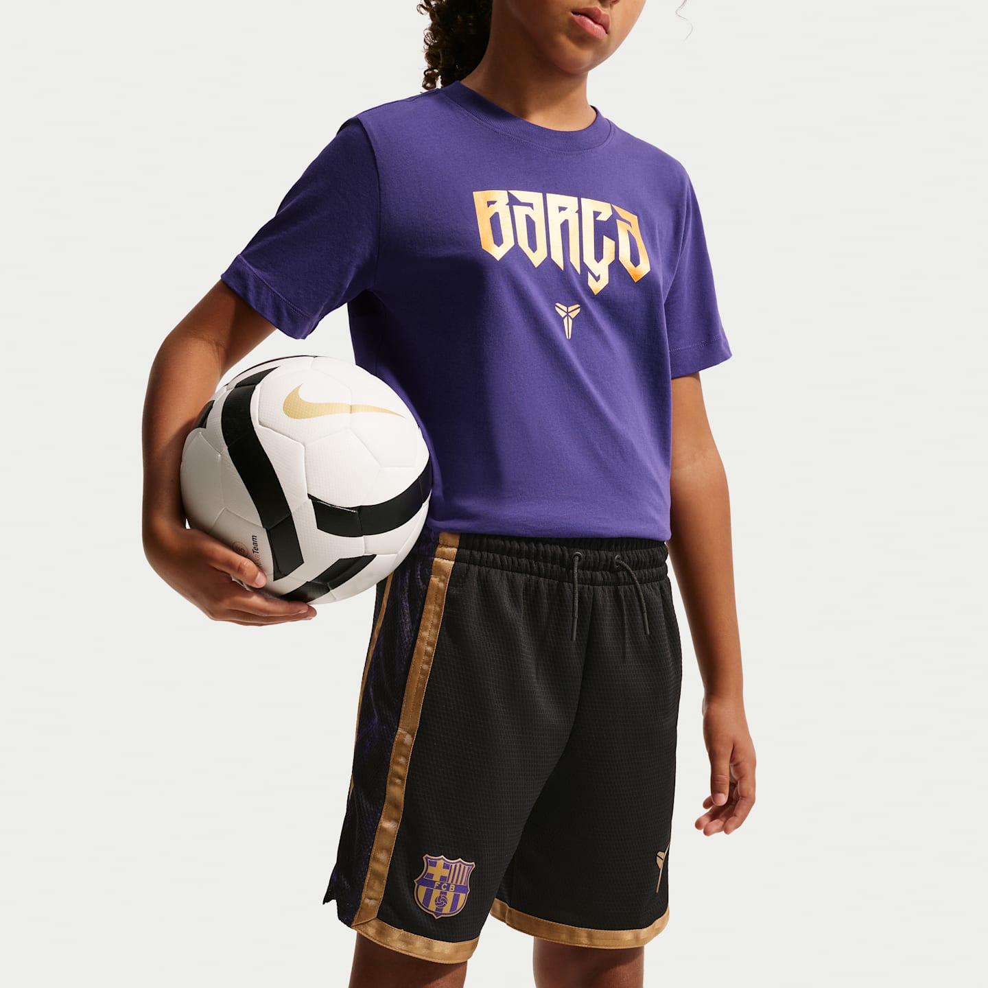 Детские шорты Nike FC Barcelona Away Kobe Dri-FIT Soccer, цвет: Чёрный / Золотой — фото 3