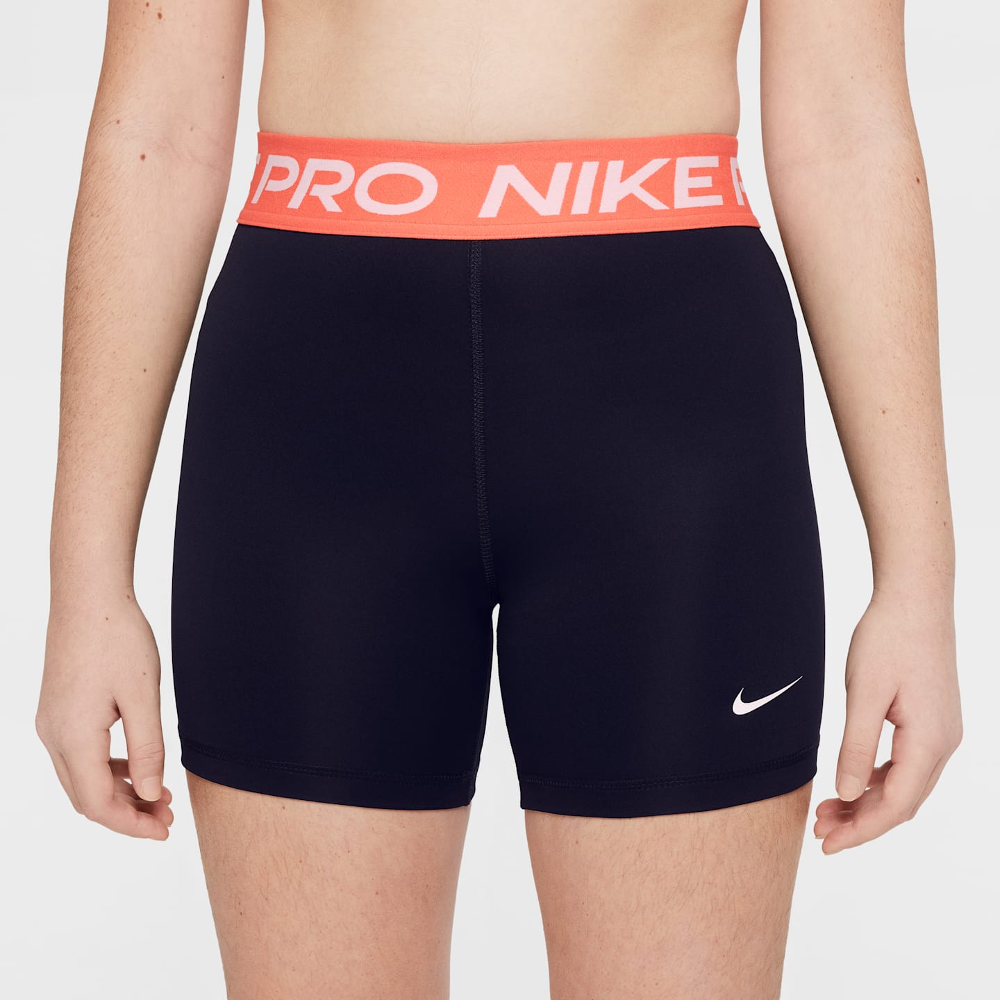 Шорты Nike Pro для девочек, цвет: Чёрный / Magic Ember — фото 2