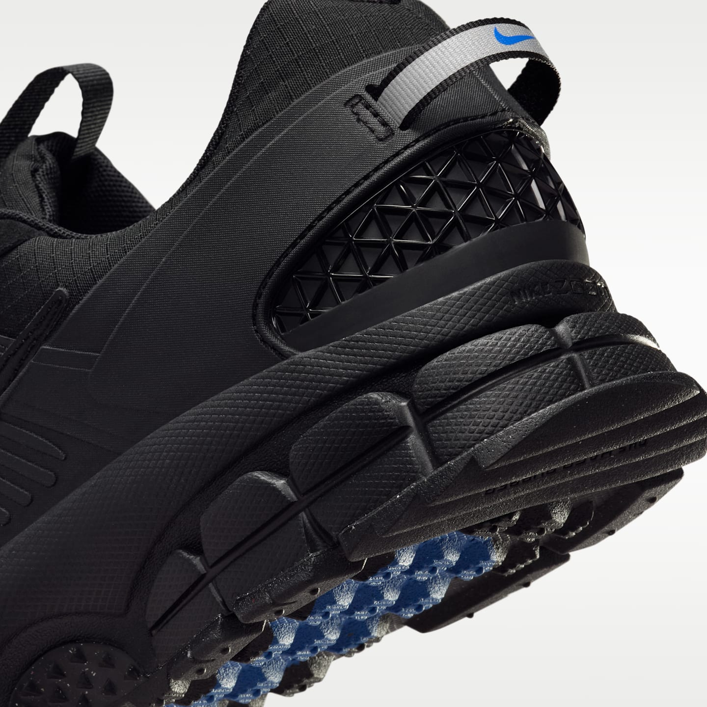 Мужские зимние кроссовки Nike Zoom Vomero Roam, цвет: Чёрный / Синий — фото 8