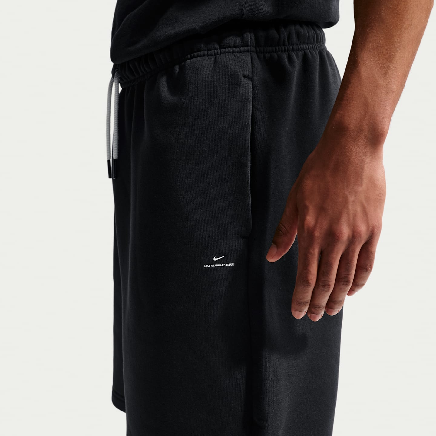 Мужские баскетбольные шорты Nike Standard Issue Therma-FIT 8" из флиса с начёсом, цвет: Чёрный / Бледная слоновая кость — фото 3