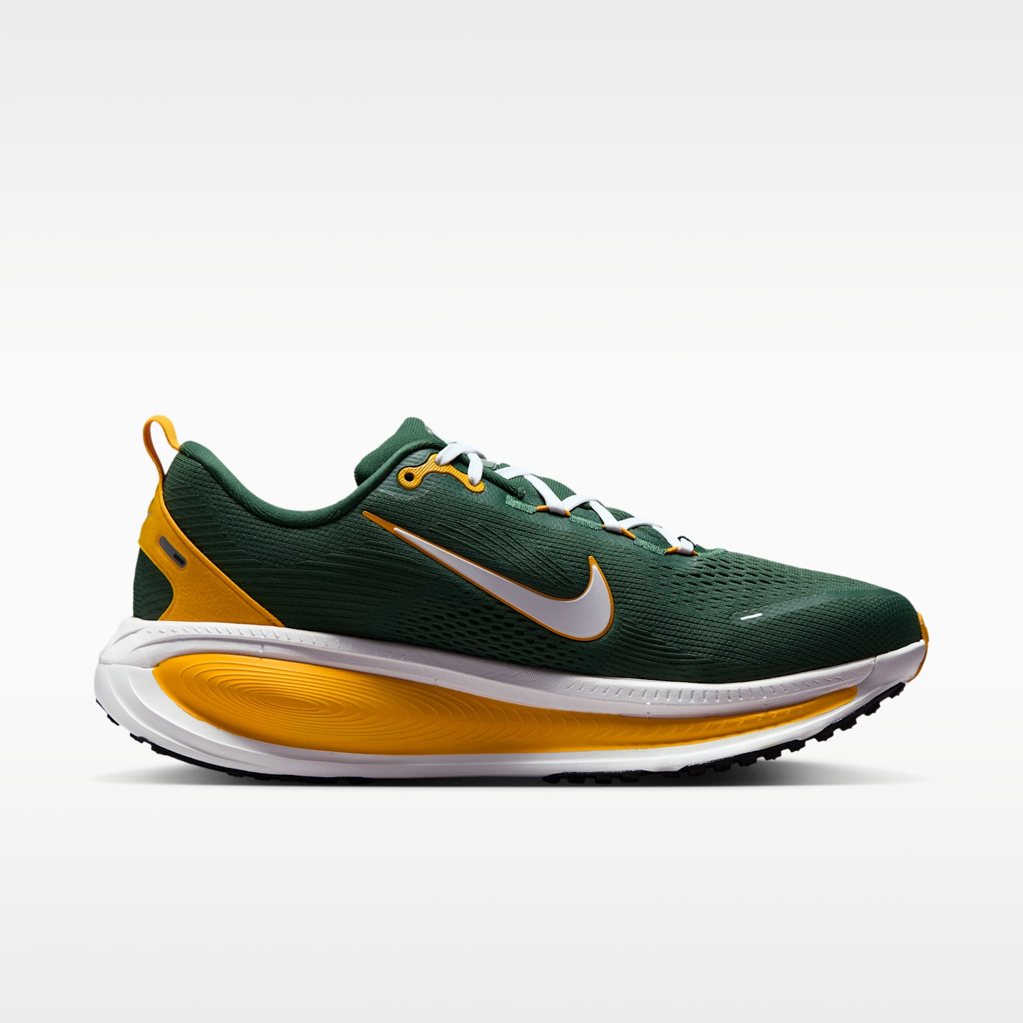 Мужские кроссовки Nike Vomero 18 (Green Bay Packers) NFL Road Running, цвет: Золотой / Белый — фото 3