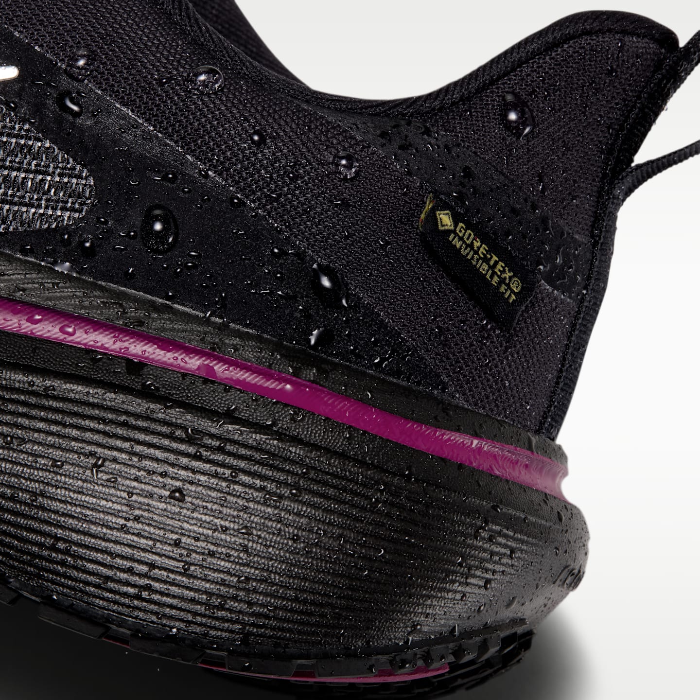 Женские кроссовки Nike Pegasus 42 GORE-TEX Waterproof Road Running, цвет: Чёрный / Ягодный — фото 10