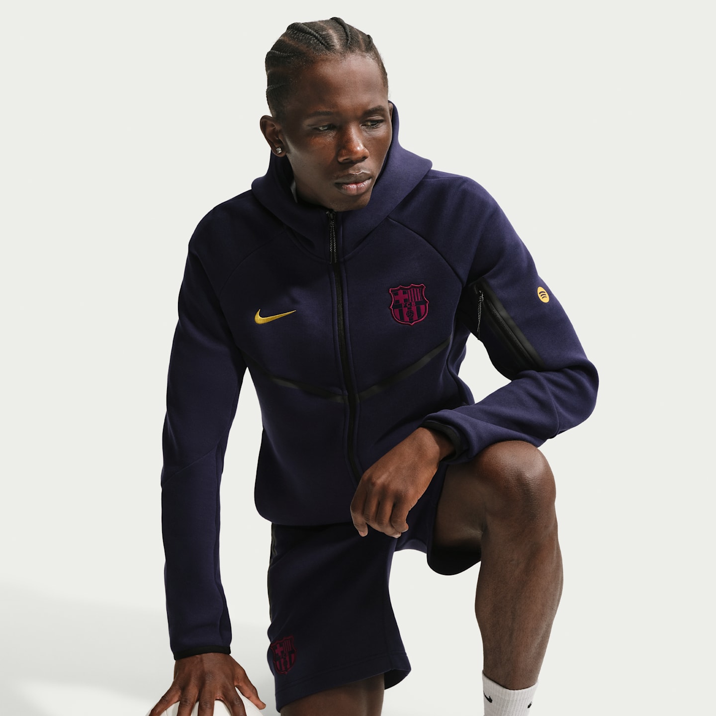 Мужское футбольное худи на молнии Nike FC Barcelona Tech Fleece Windrunner, цвет: Синий / Минеральный жёлтый — фото 3
