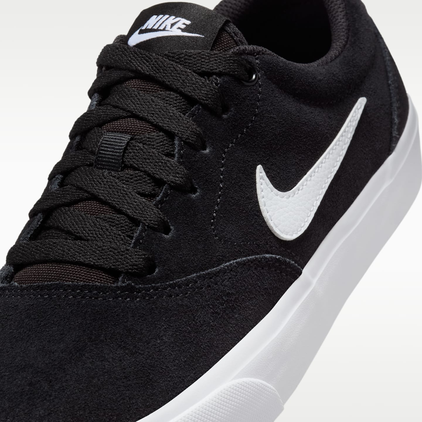 Женские кроссовки Nike Charge Suede SE, цвет: Чёрный / Белый — фото 7