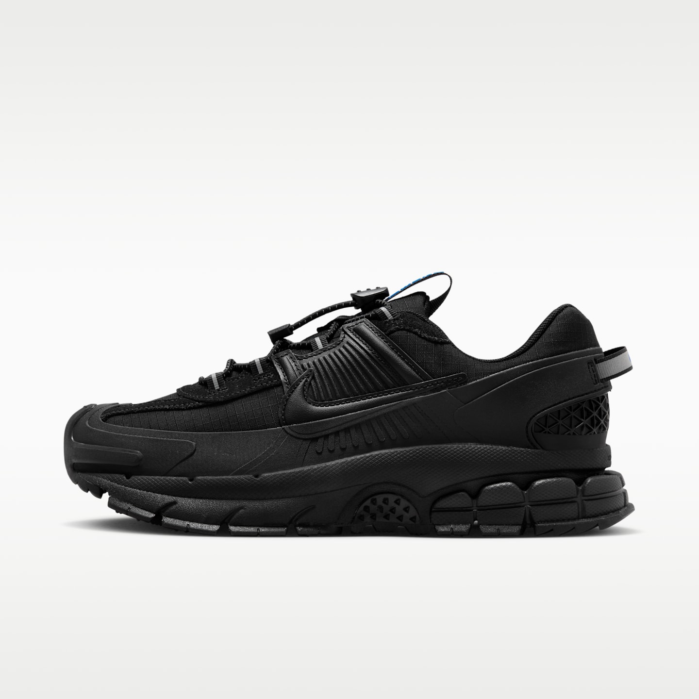 Женские кроссовки Nike Zoom Vomero Roam Winterized, цвет: Чёрный / Синий — фото 1